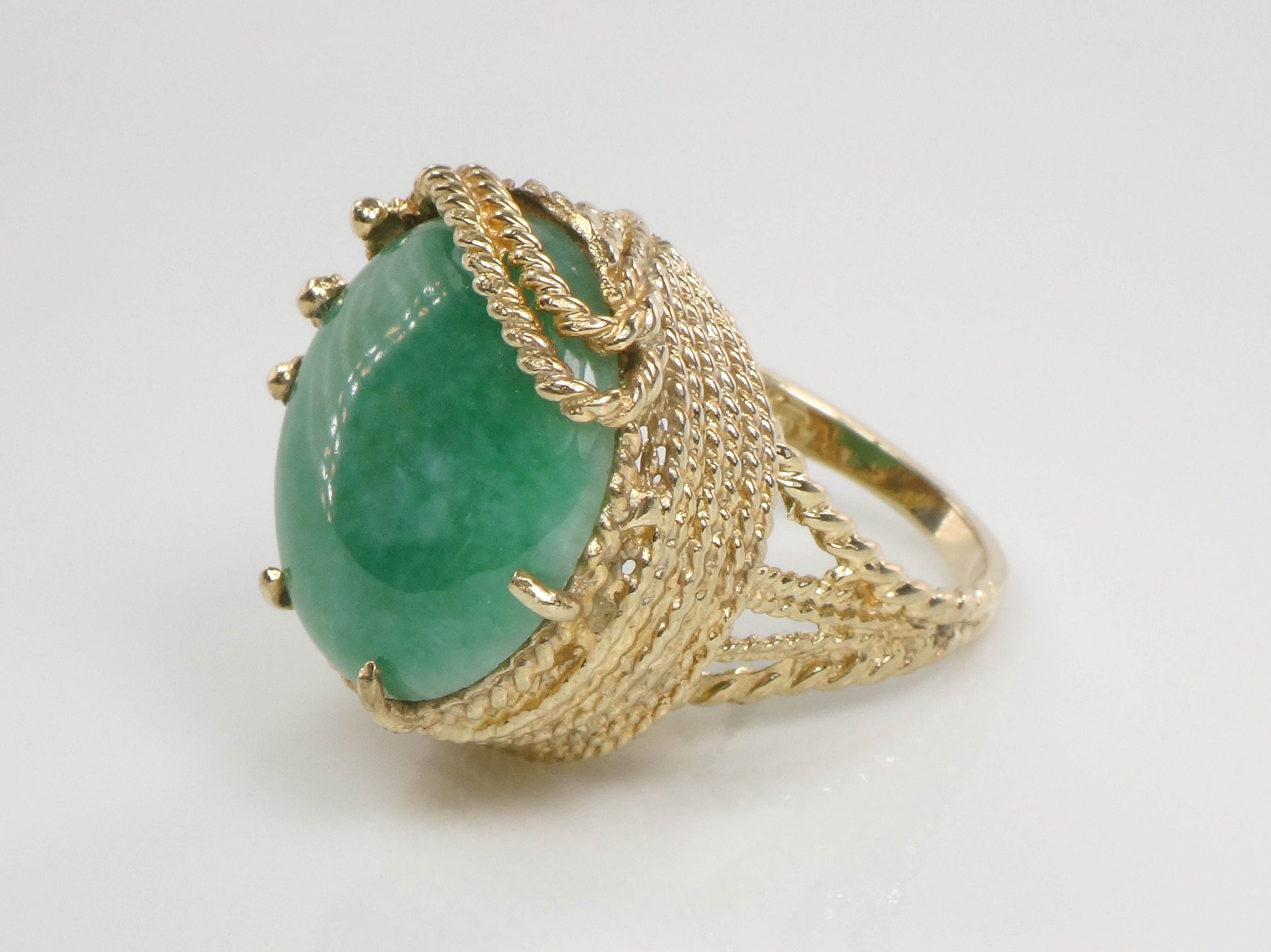 Vintage Large 14k Yellow Gold Round Green Jade Ring Size 7