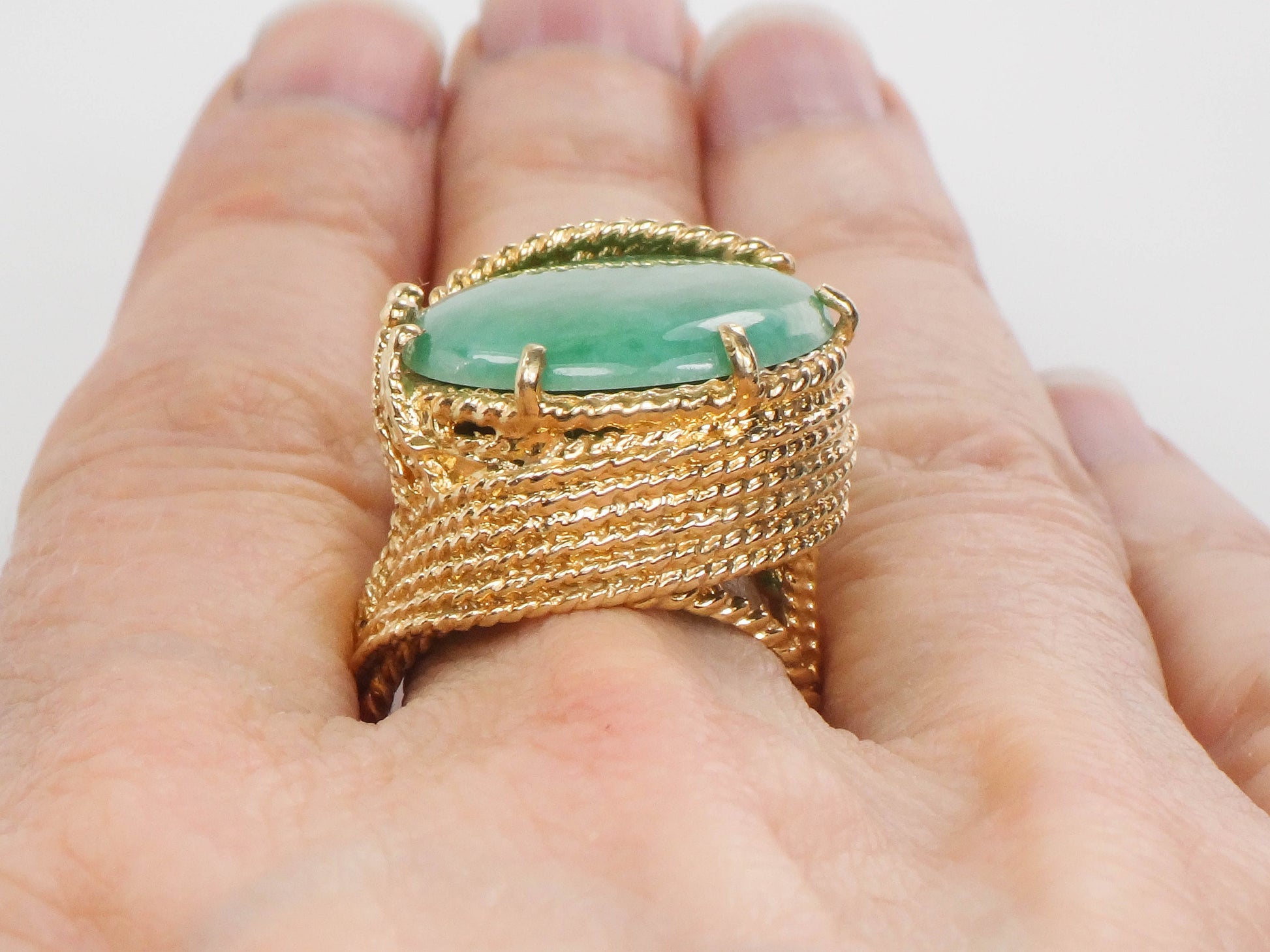 Vintage Large 14k Yellow Gold Round Green Jade Ring Size 7