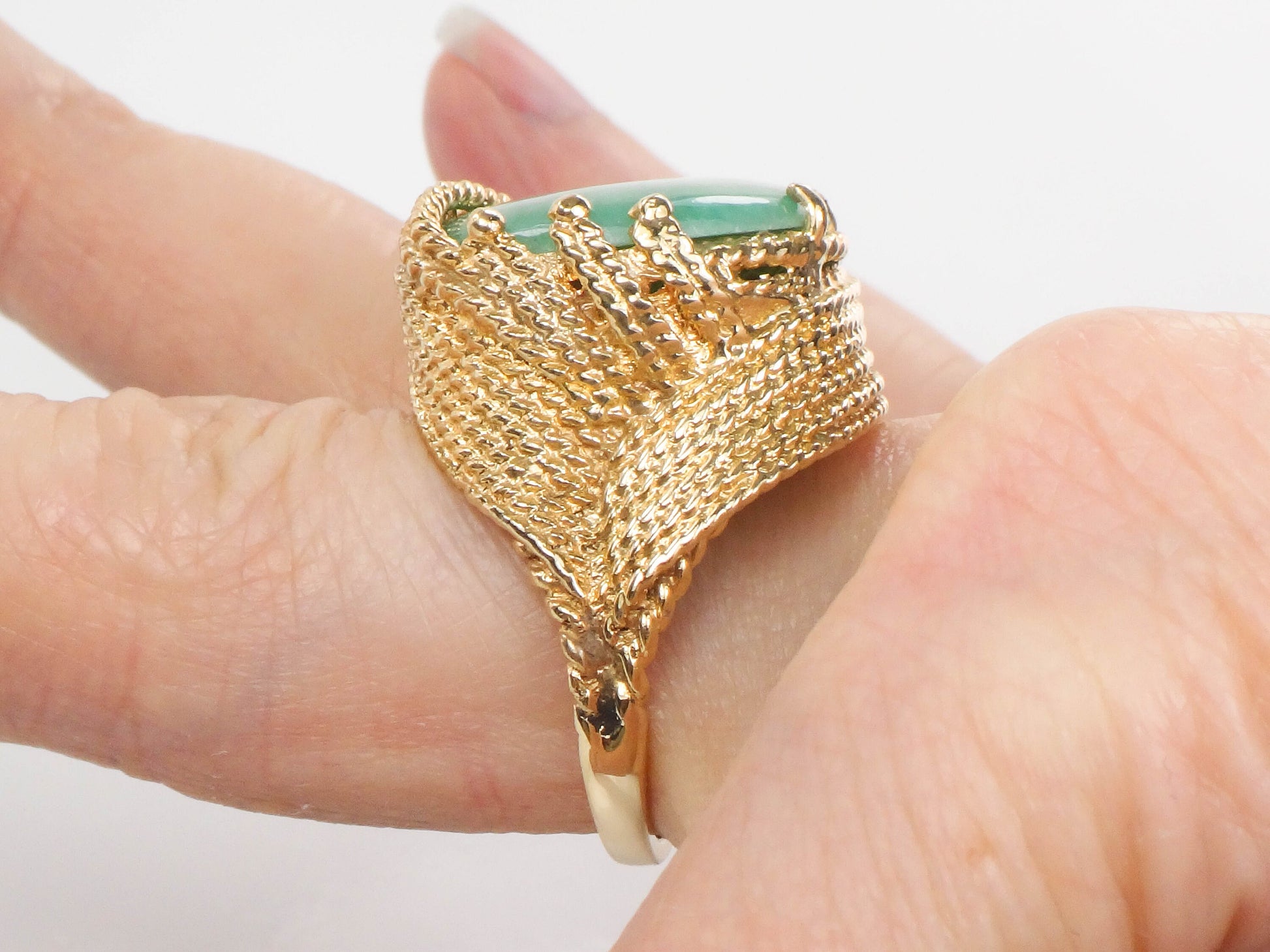 Vintage Large 14k Yellow Gold Round Green Jade Ring Size 7