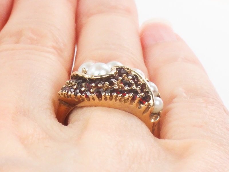Vintage 14k Yellow Gold Garnet and Cultured Pearl Cluster Ring Size 4.25