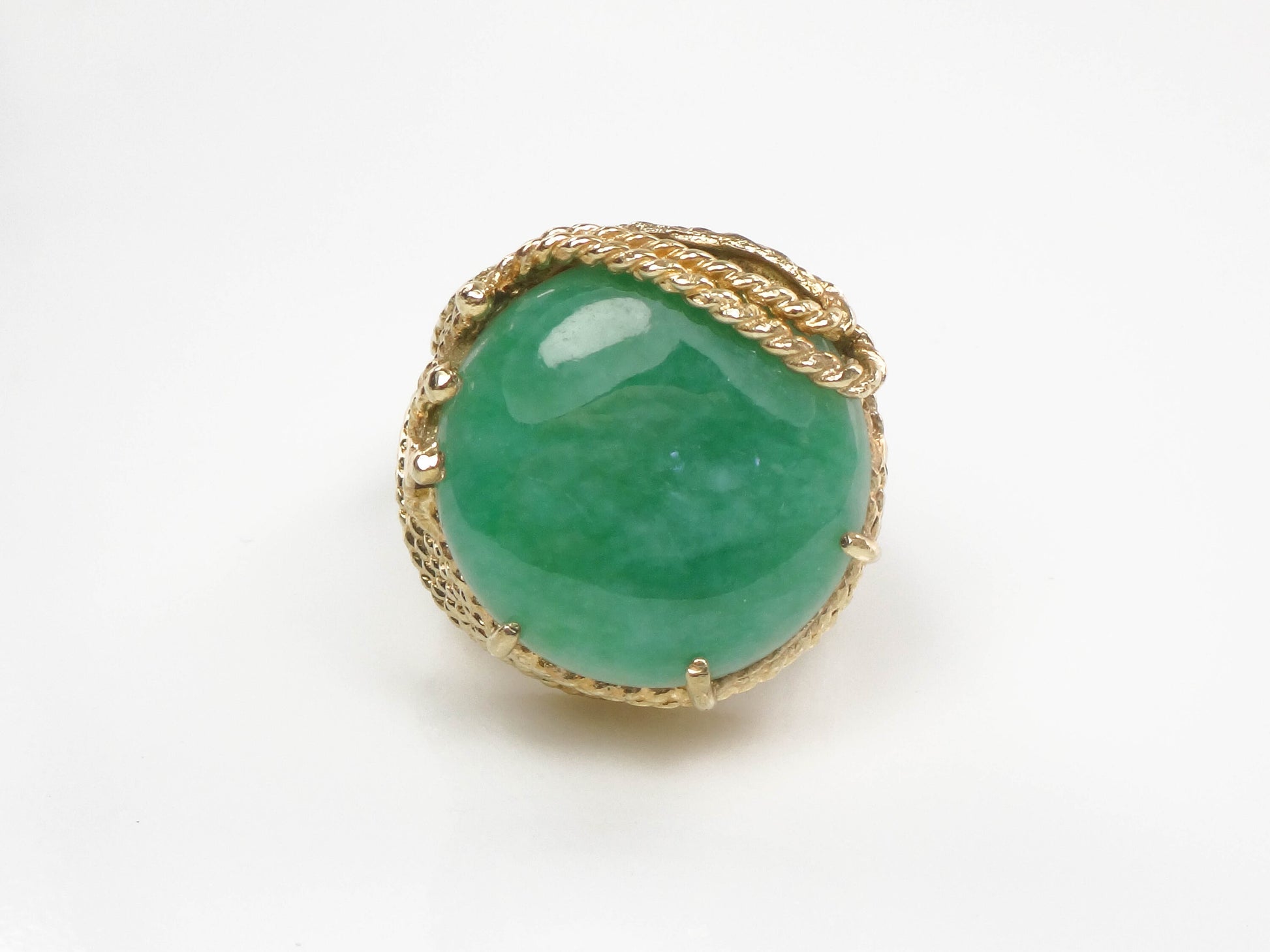 Vintage Large 14k Yellow Gold Round Green Jade Ring Size 7