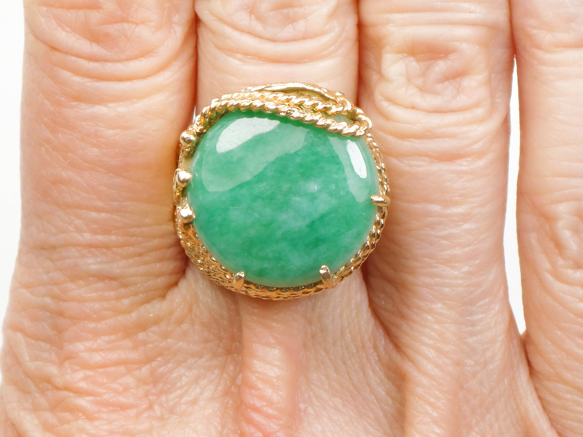 Vintage Large 14k Yellow Gold Round Green Jade Ring Size 7