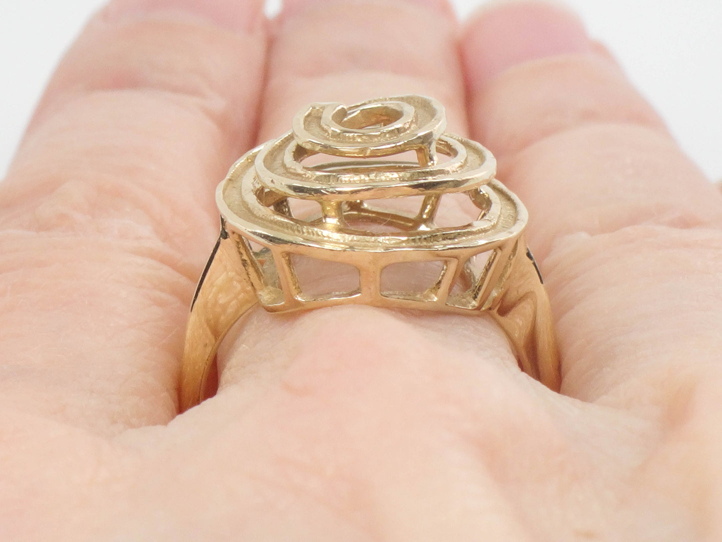 Vintage 14k Solid Yellow Gold Swirl Ring with Modern Style Size 6.75