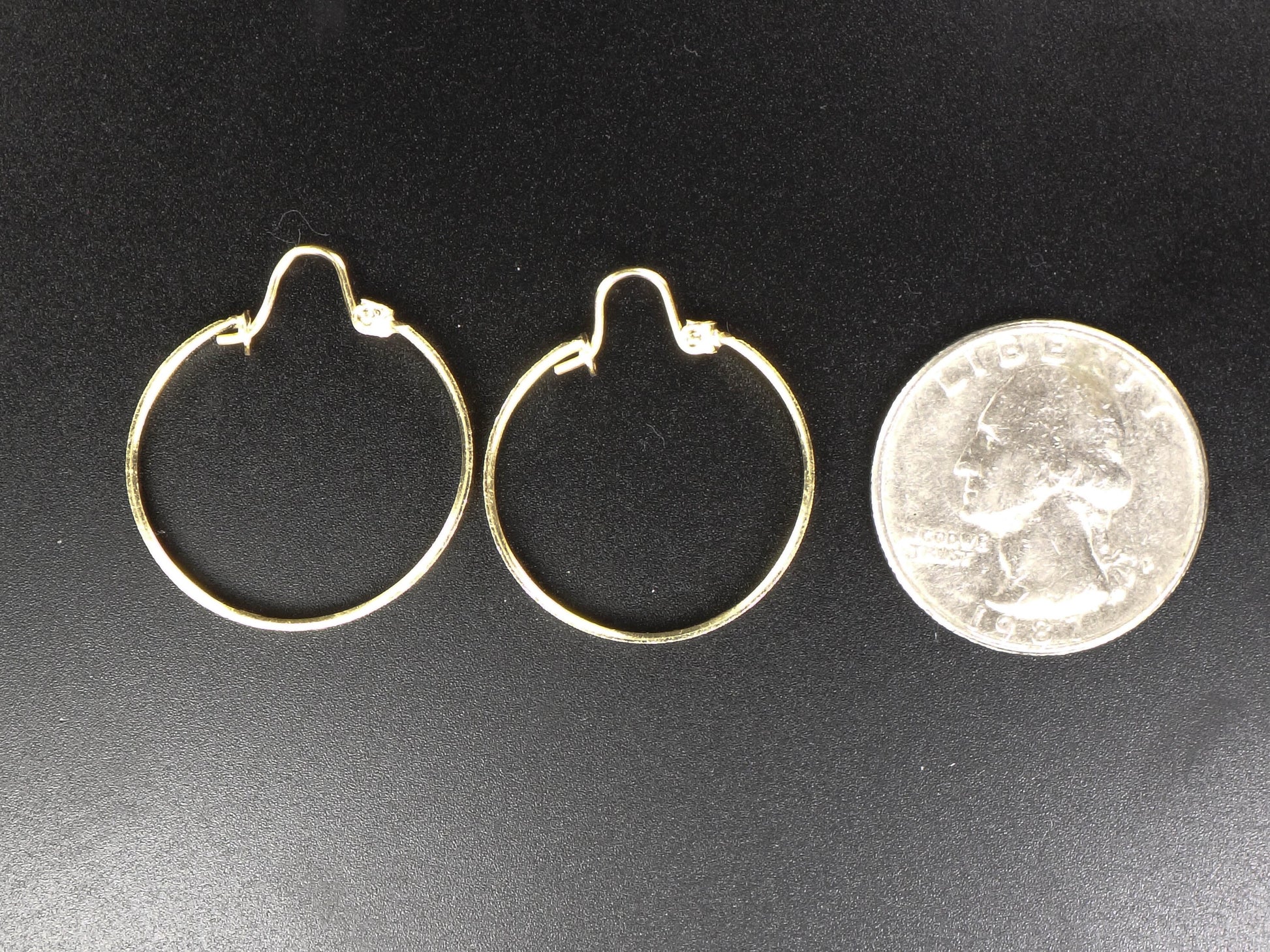 Vintage 14k Yellow Gold Round Hoop Earrings with Diamond Cut Wheat Design