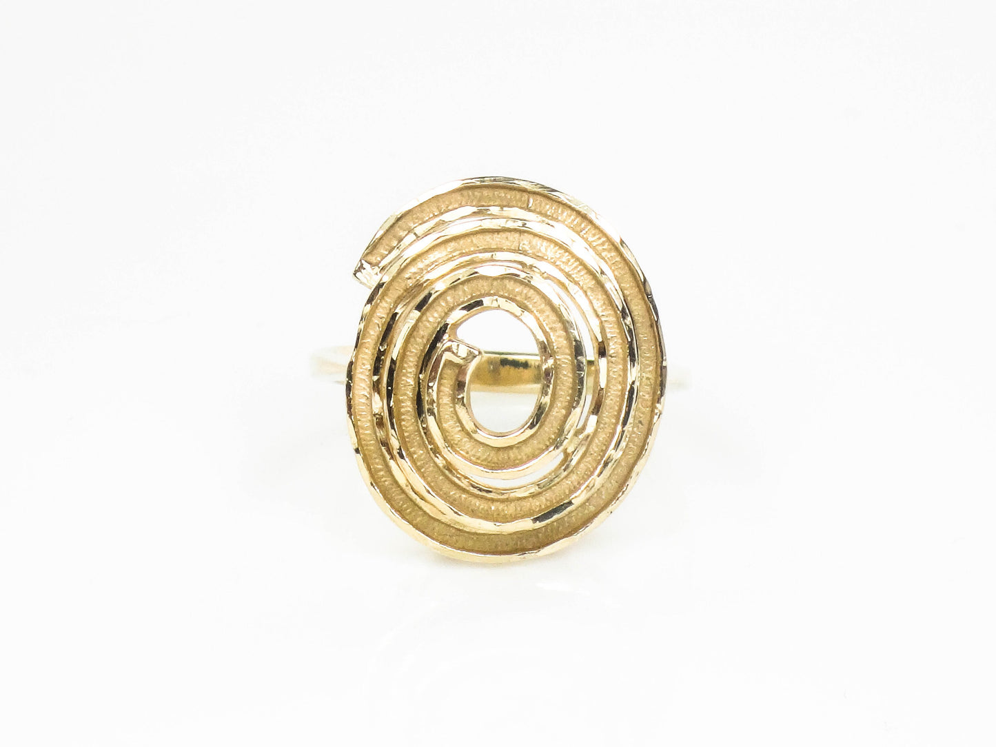 Vintage 14k Solid Yellow Gold Swirl Ring with Modern Style Size 6.75