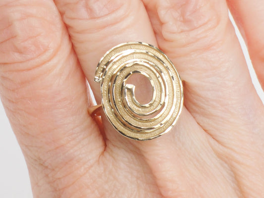 Vintage 14k Solid Yellow Gold Swirl Ring with Modern Style Size 6.75