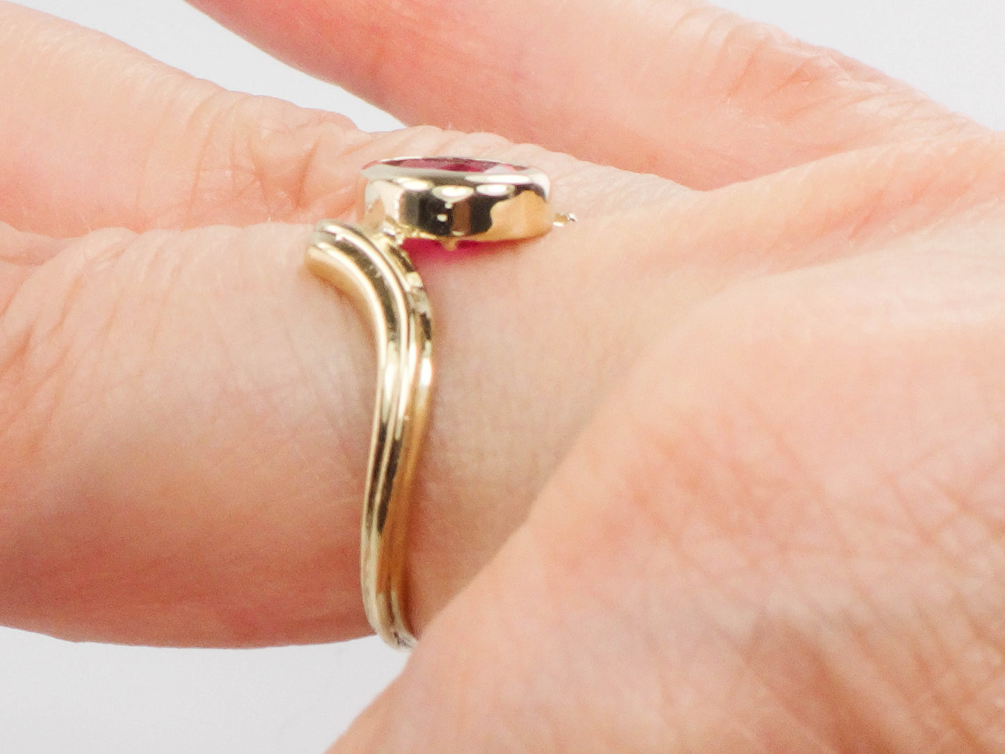 Vintage 14k Yellow Gold Solitaire Ruby Ring July Birthstone Ring Size 6