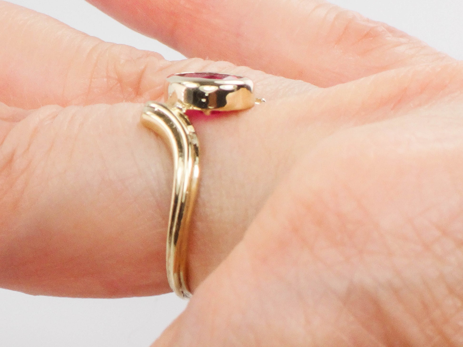 Vintage 14k Yellow Gold Solitaire Ruby Ring July Birthstone Ring Size 6