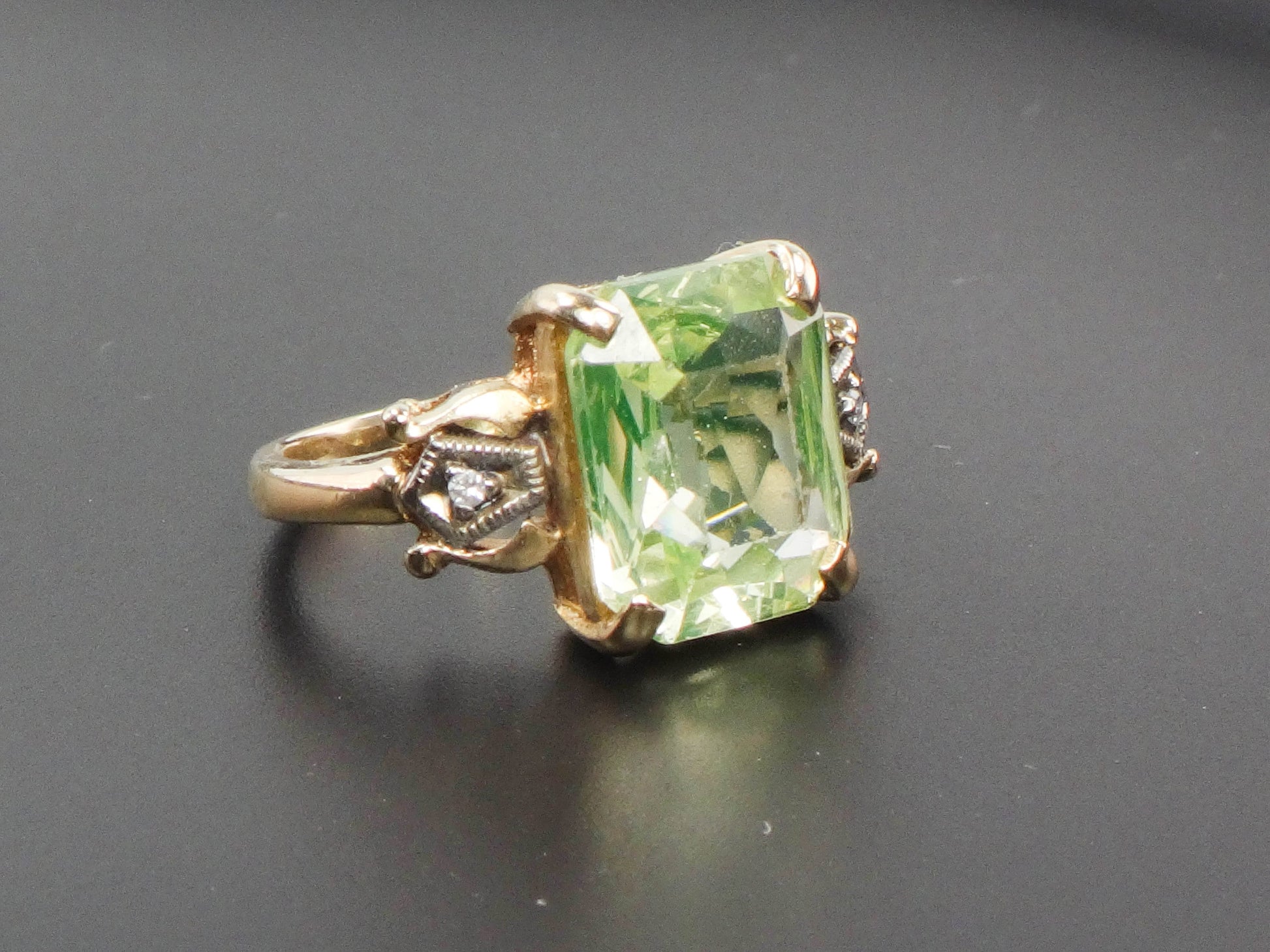Vintage 14k Gold Green Spinel Ring: 1950s Diamond Accent, Size 6
