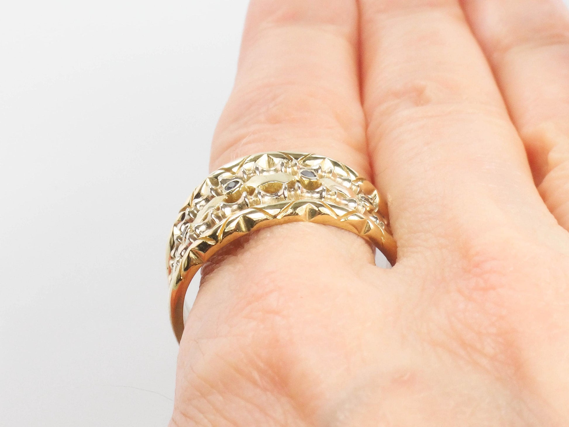 18k Yellow Gold Blue Sapphire Cigar Band Ring - Wide Stacking Multi-Band Style - Size 11.5 - Vintage Fine Jewelry