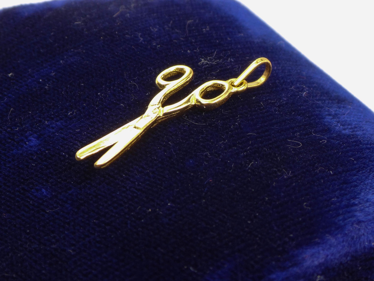 Vintage Solid 21k Gold Scissors Pendant Charm