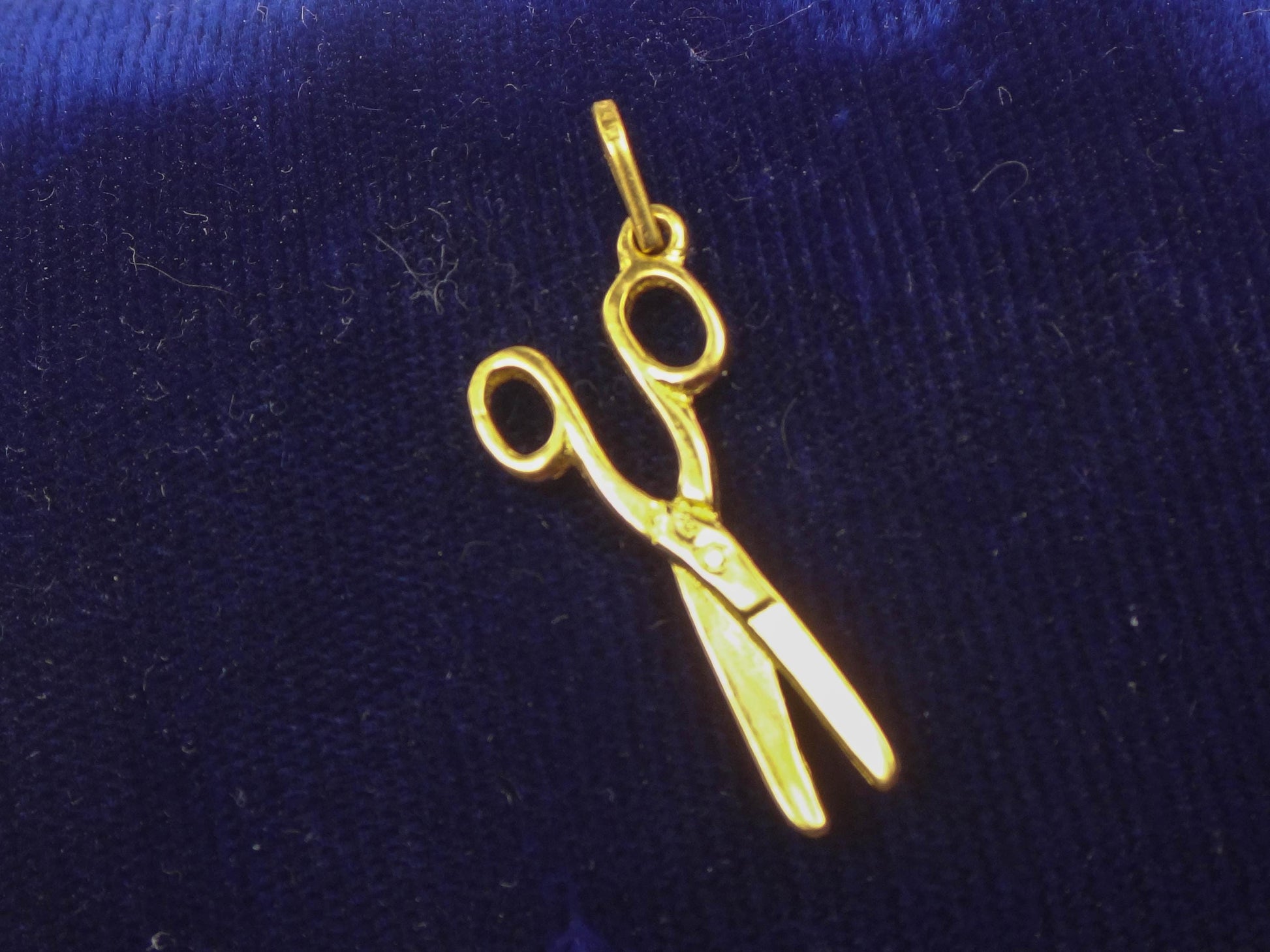 Vintage Solid 21k Gold Scissors Pendant Charm