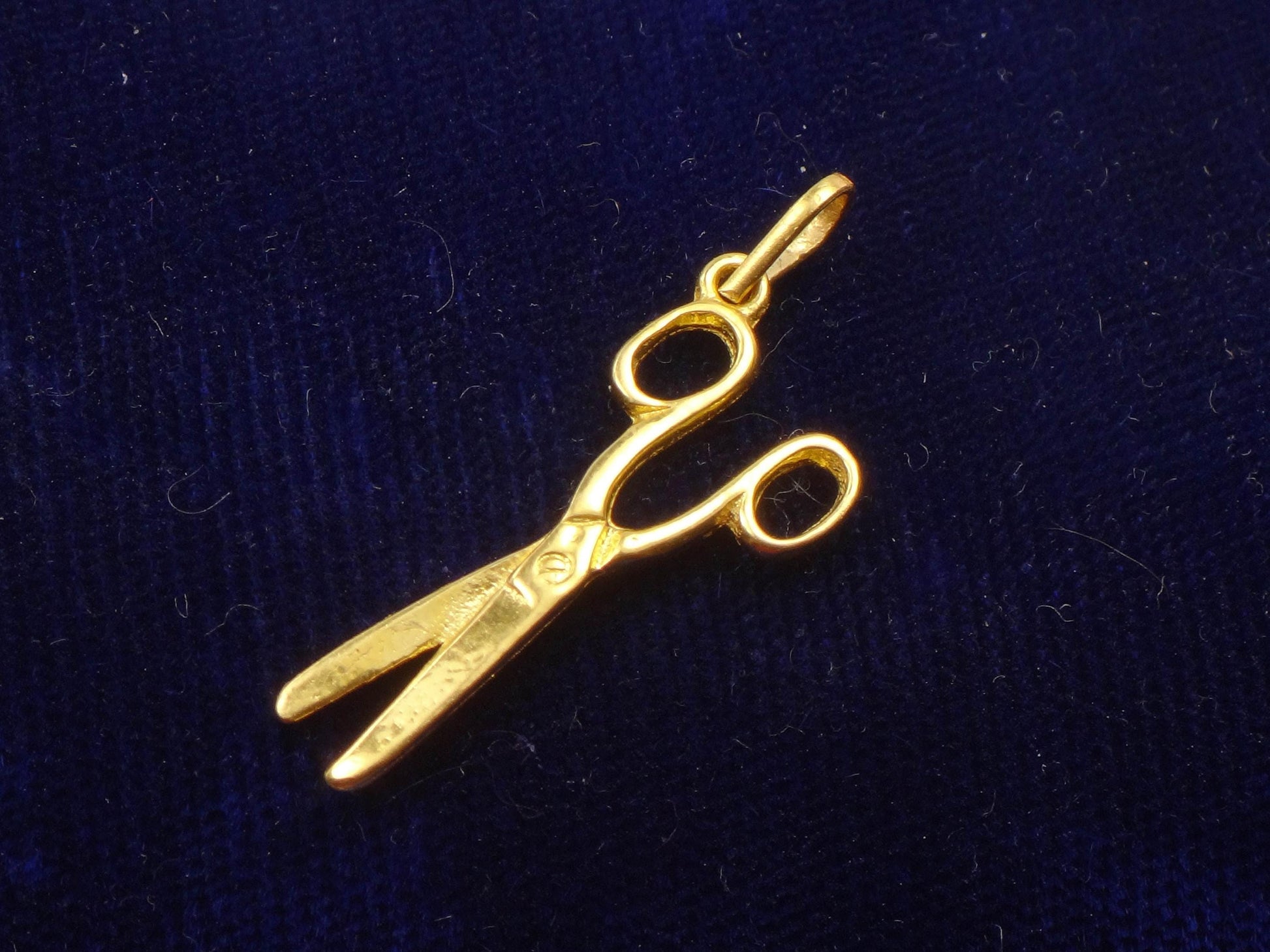 Vintage Solid 21k Gold Scissors Pendant Charm