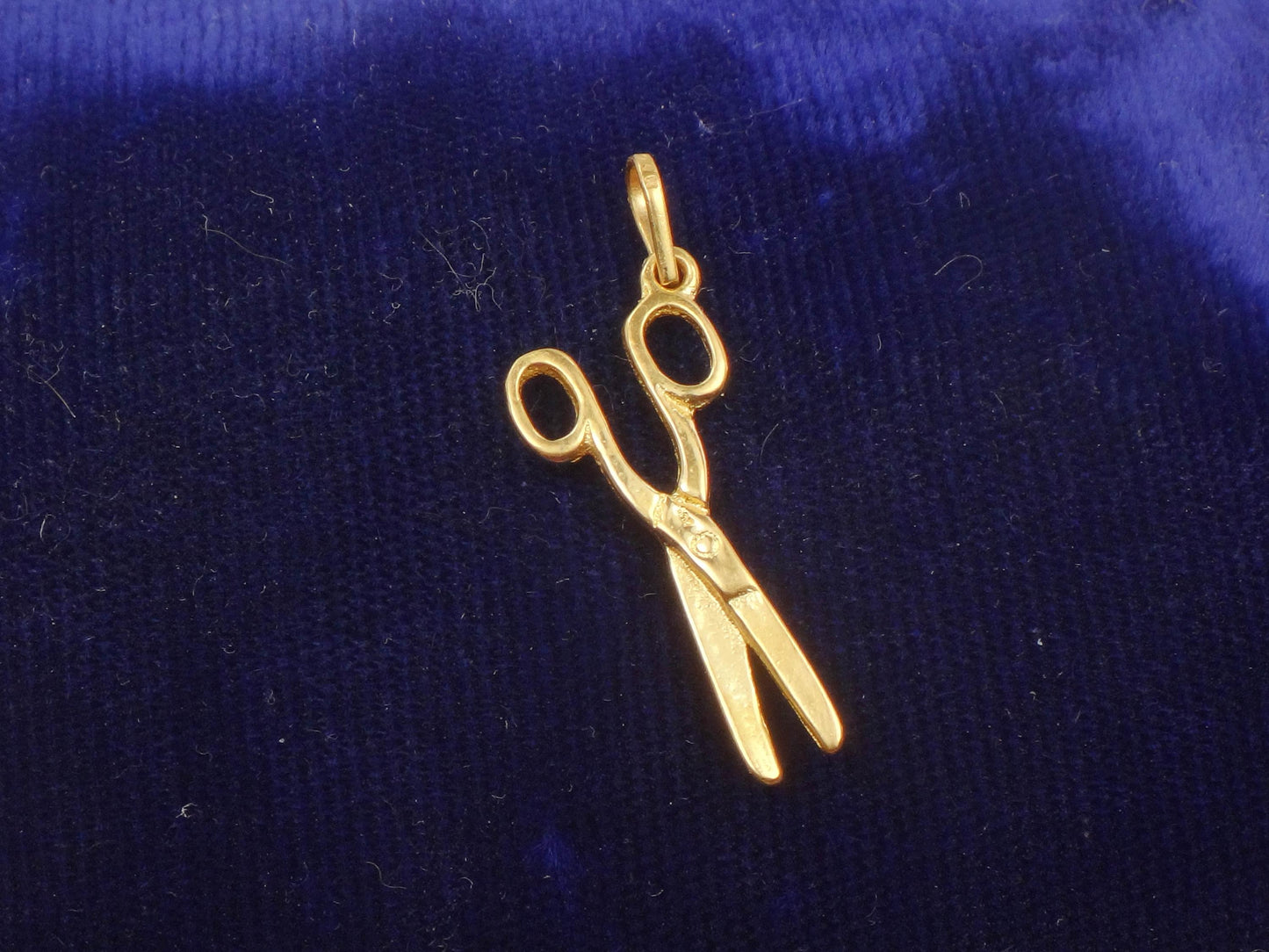 Vintage Solid 21k Gold Scissors Pendant Charm