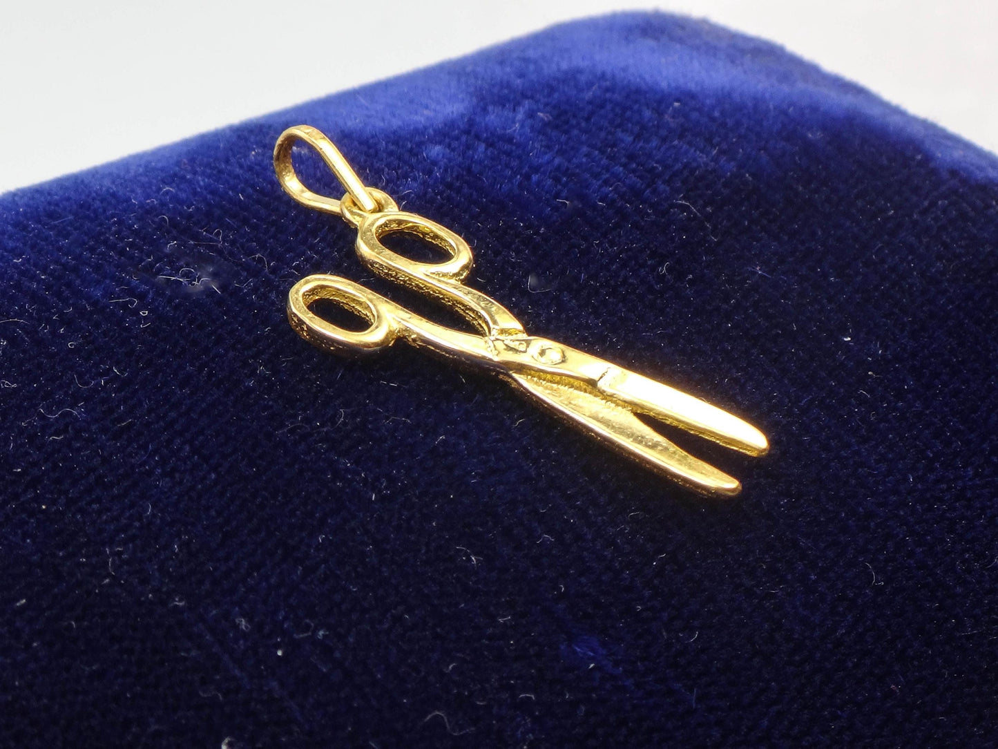 Vintage Solid 21k Gold Scissors Pendant Charm