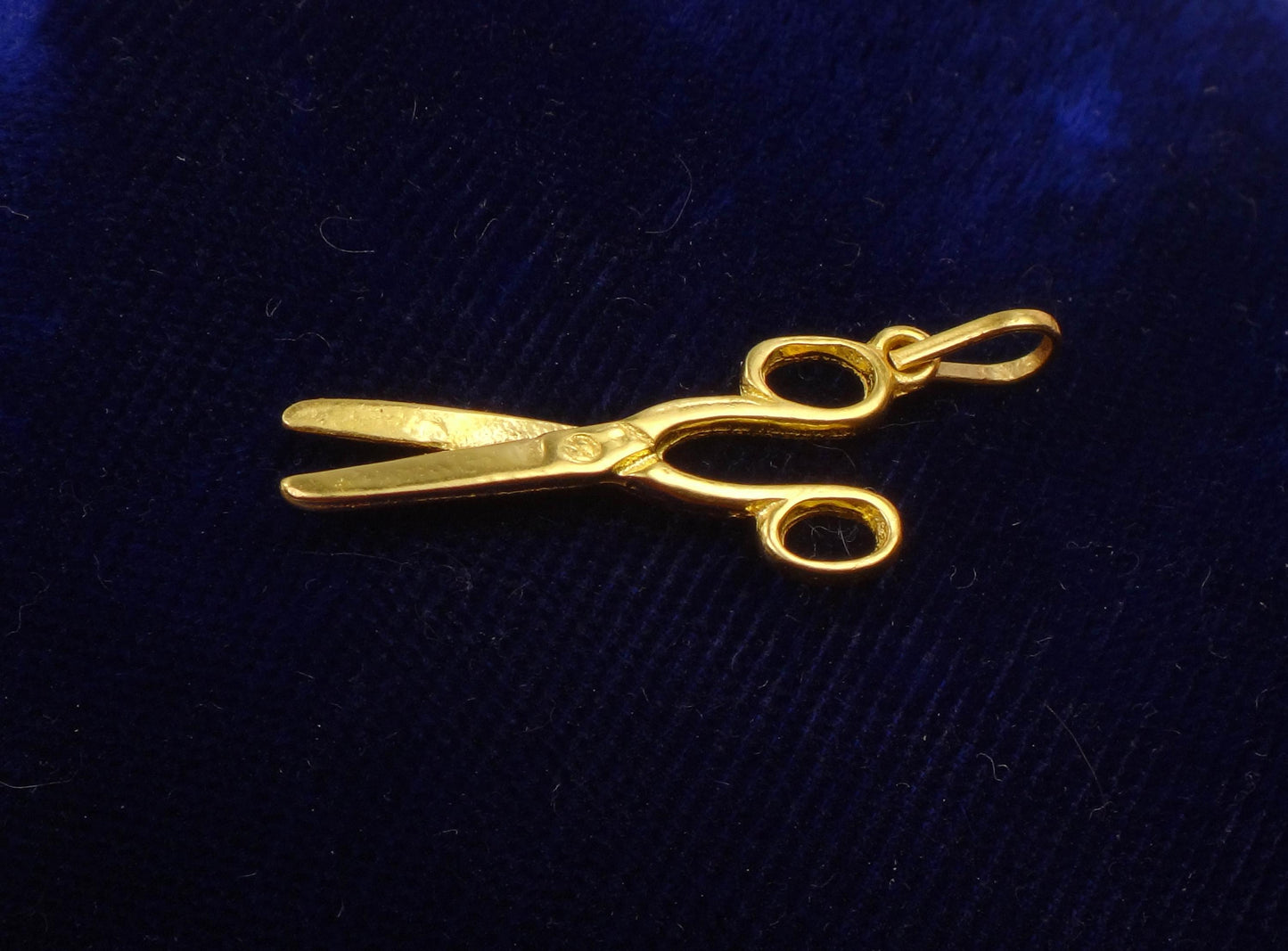 Vintage Solid 21k Gold Scissors Pendant Charm