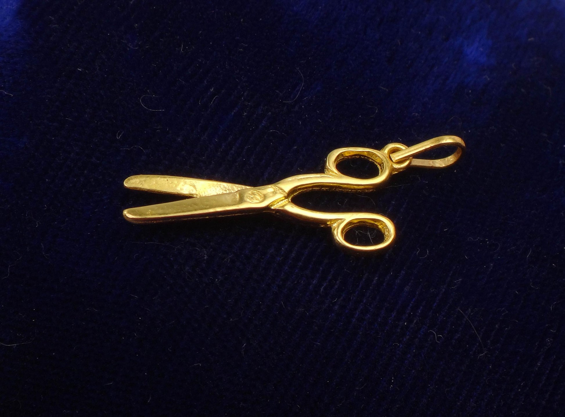 Vintage Solid 21k Gold Scissors Pendant Charm