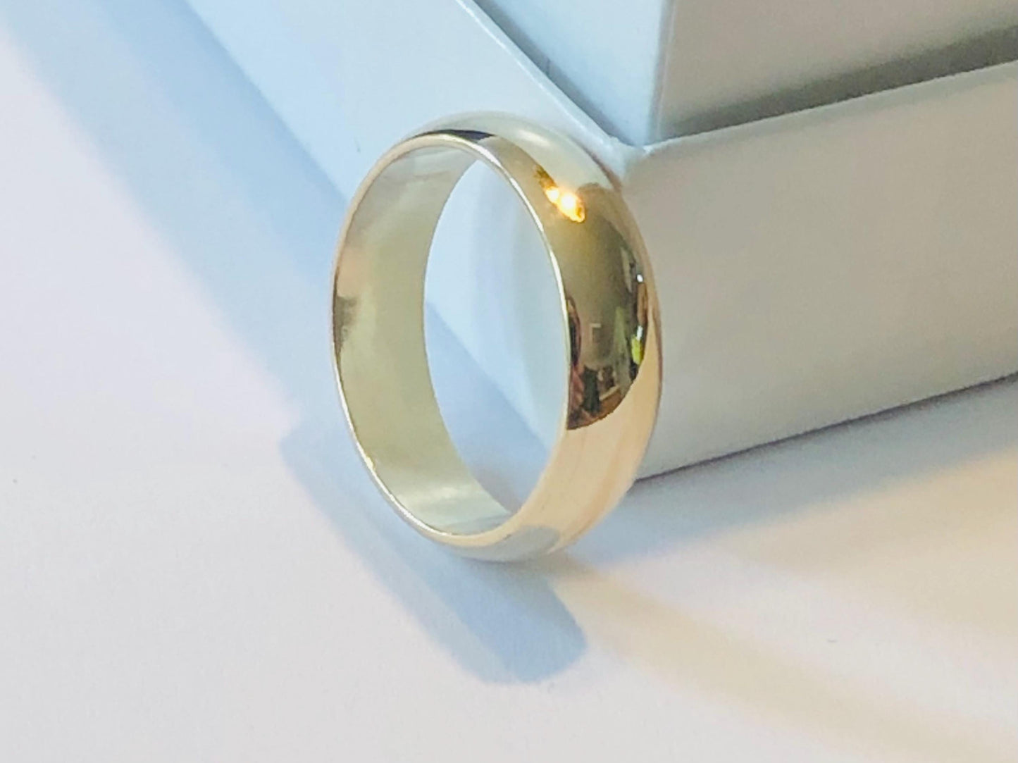 Vintage 14k Solid Yellow Gold 4.9 mm Wedding Band Size 5.75