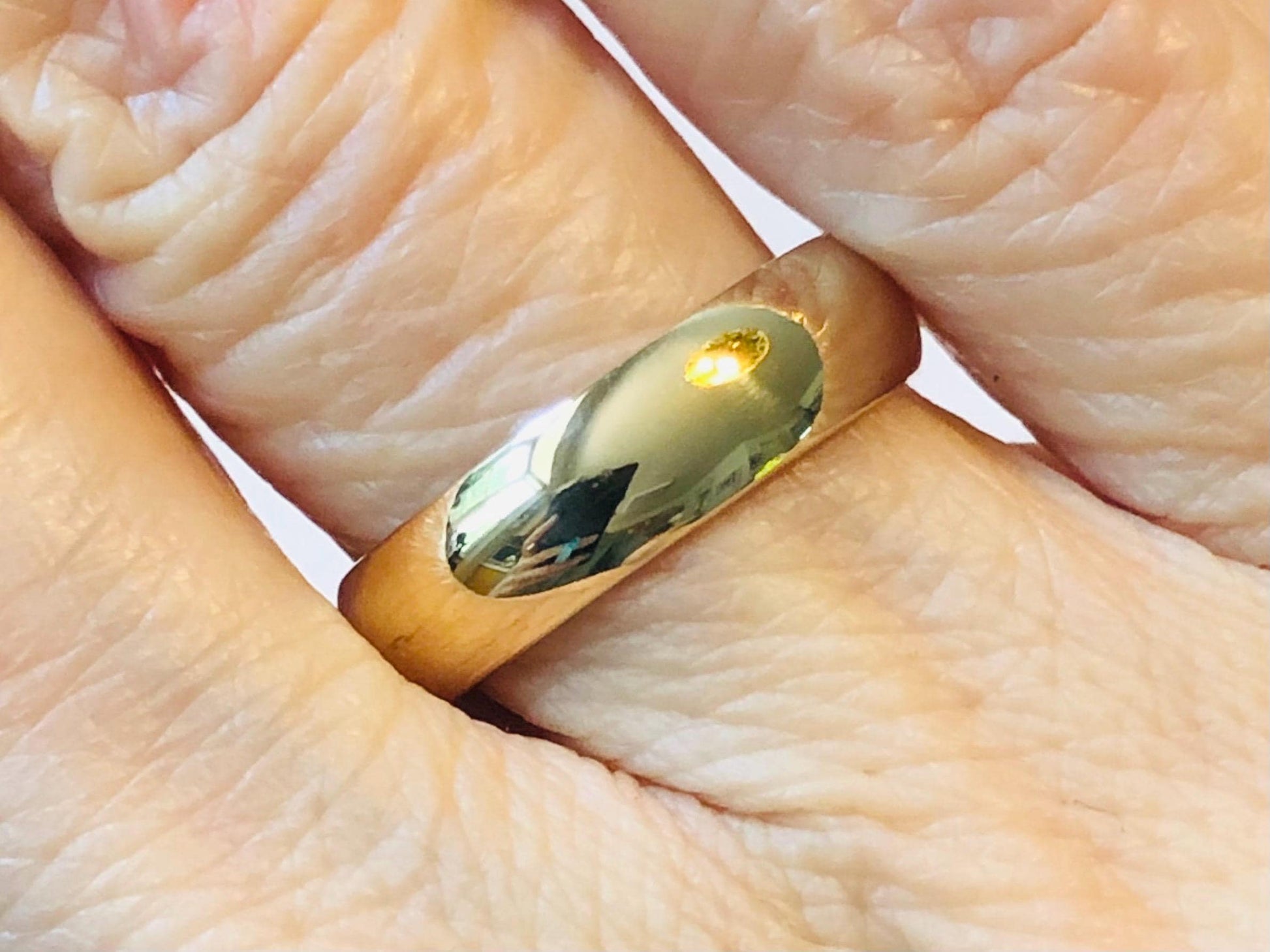 Vintage 14k Solid Yellow Gold 4.9 mm Wedding Band Size 5.75