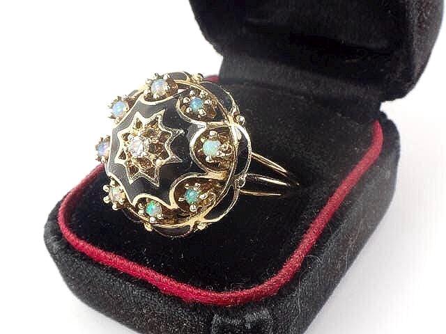Vintage 14k Yellow Gold Opal Diamond Black Enamel Star Dome Ring (Size 7.25)