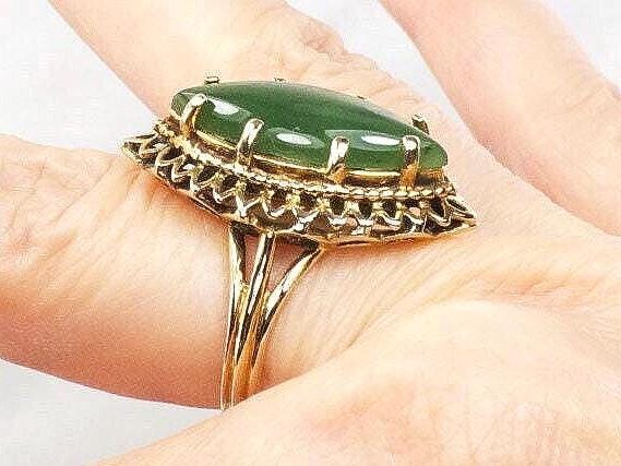 Vintage 14k Yellow Gold Chrysoprase Marquise Ring - Size 6