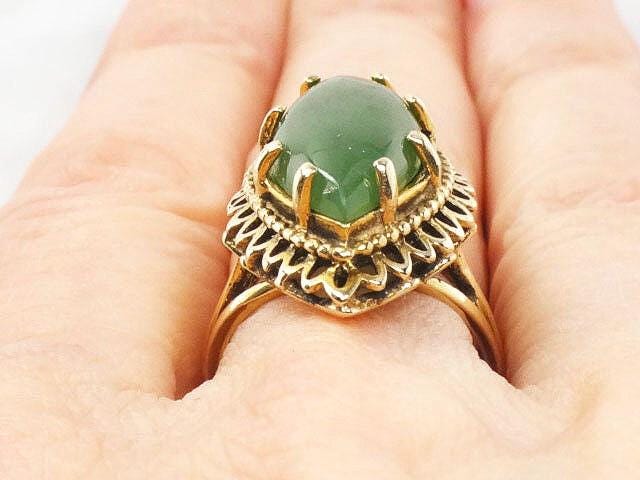 Vintage 14k Yellow Gold Chrysoprase Marquise Ring - Size 6