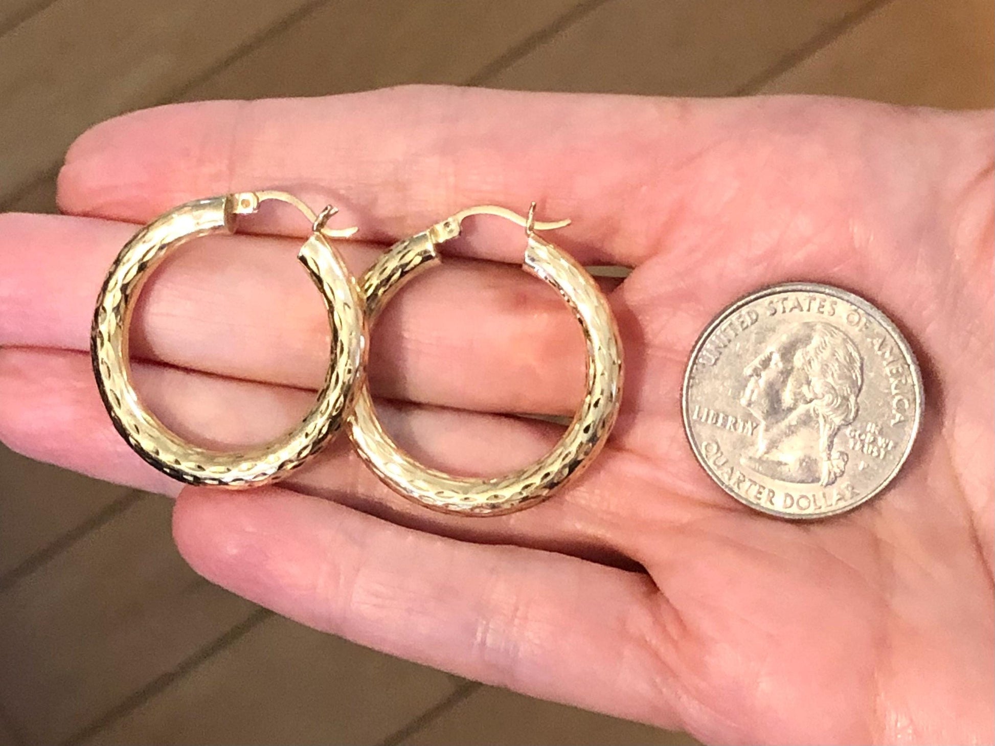 Vintage 14k Yellow Gold Diamond Cut Hoop Earrings: 3.8mm Round Hoops