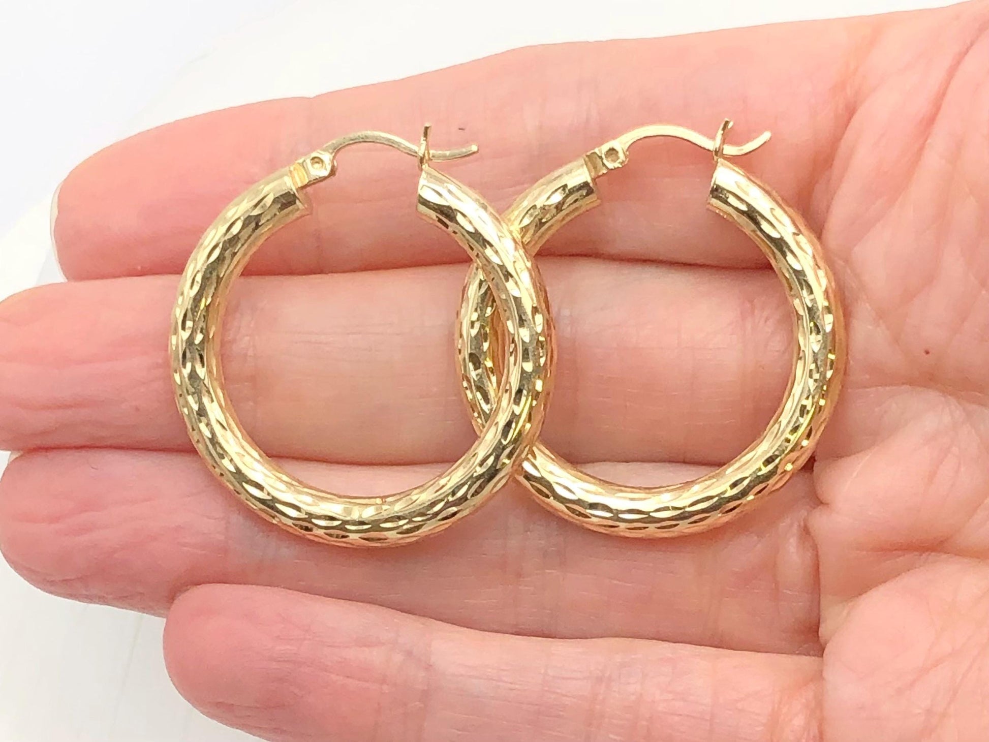 Vintage 14k Yellow Gold Diamond Cut Hoop Earrings: 3.8mm Round Hoops