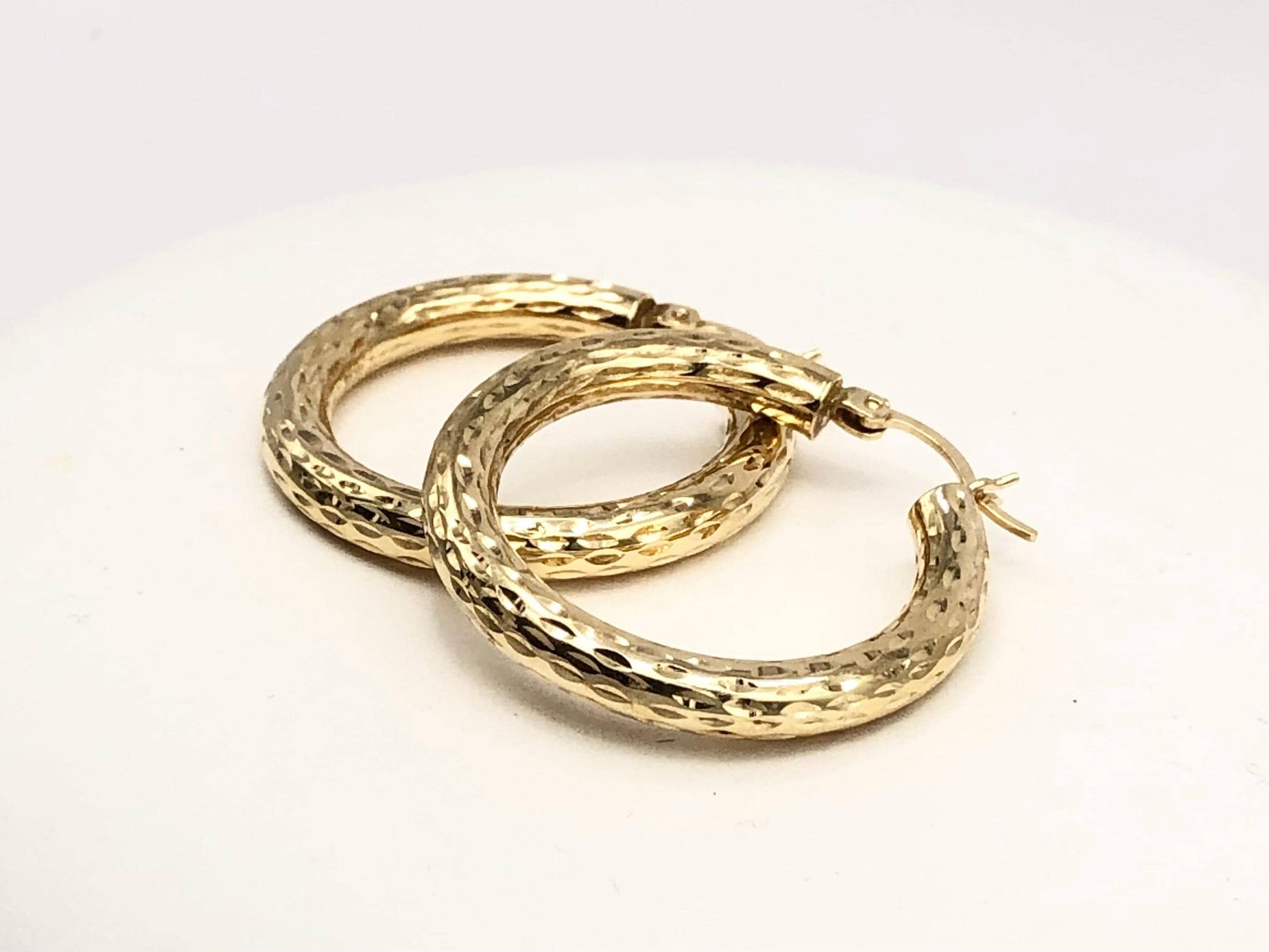 Vintage 14k Yellow Gold Diamond Cut Hoop Earrings: 3.8mm Round Hoops