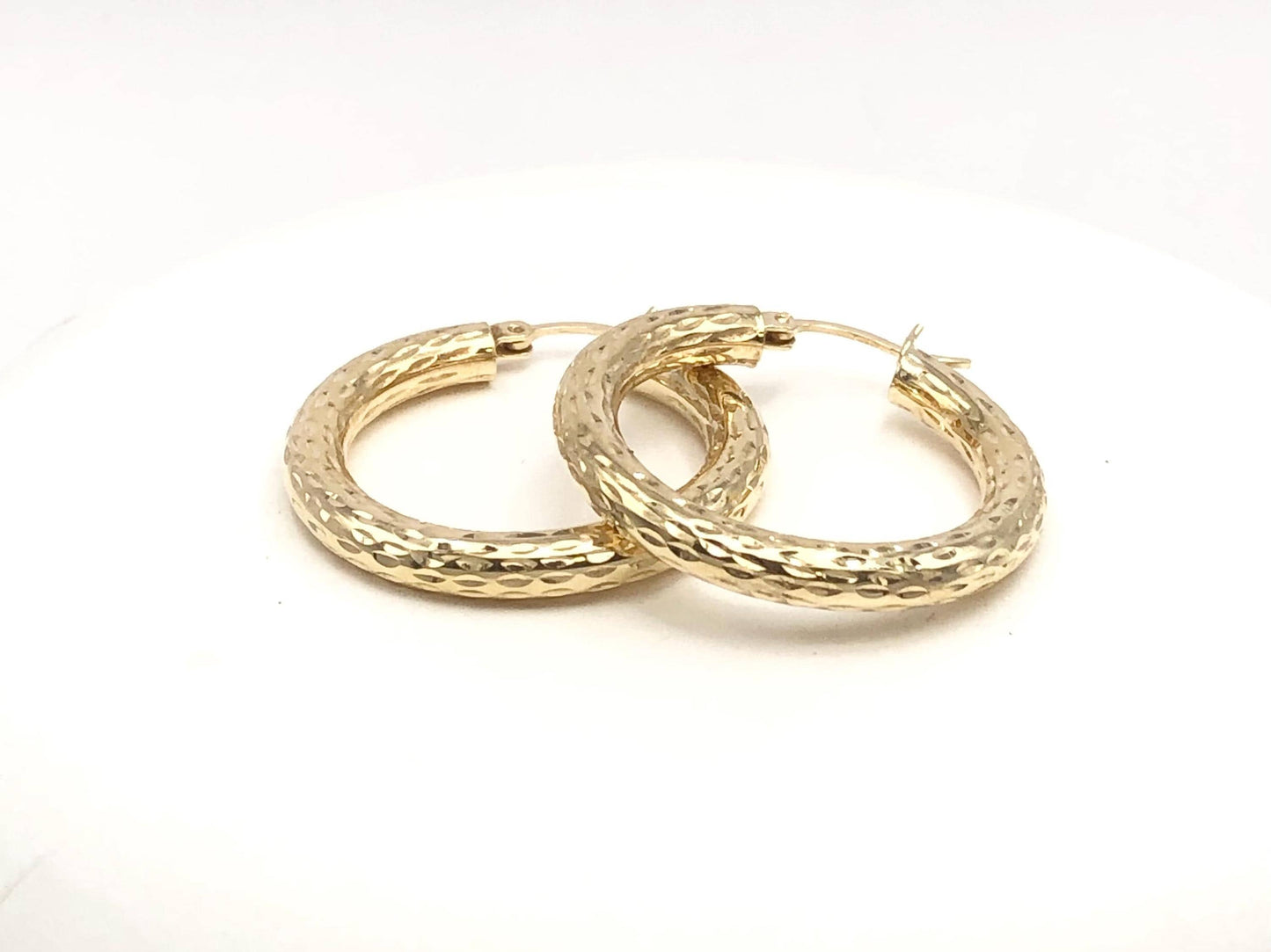 Vintage 14k Yellow Gold Diamond Cut Hoop Earrings: 3.8mm Round Hoops