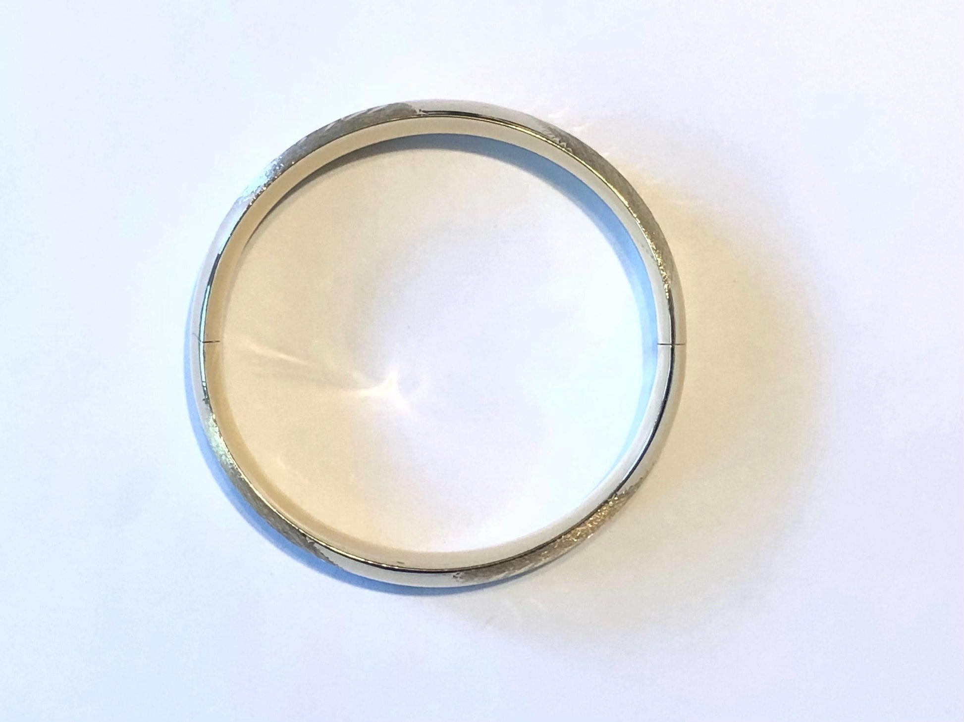 Vintage 14k Yellow Gold Engraved Leaves Hinged Bangle Bracelet, Small Size 6 5/8"