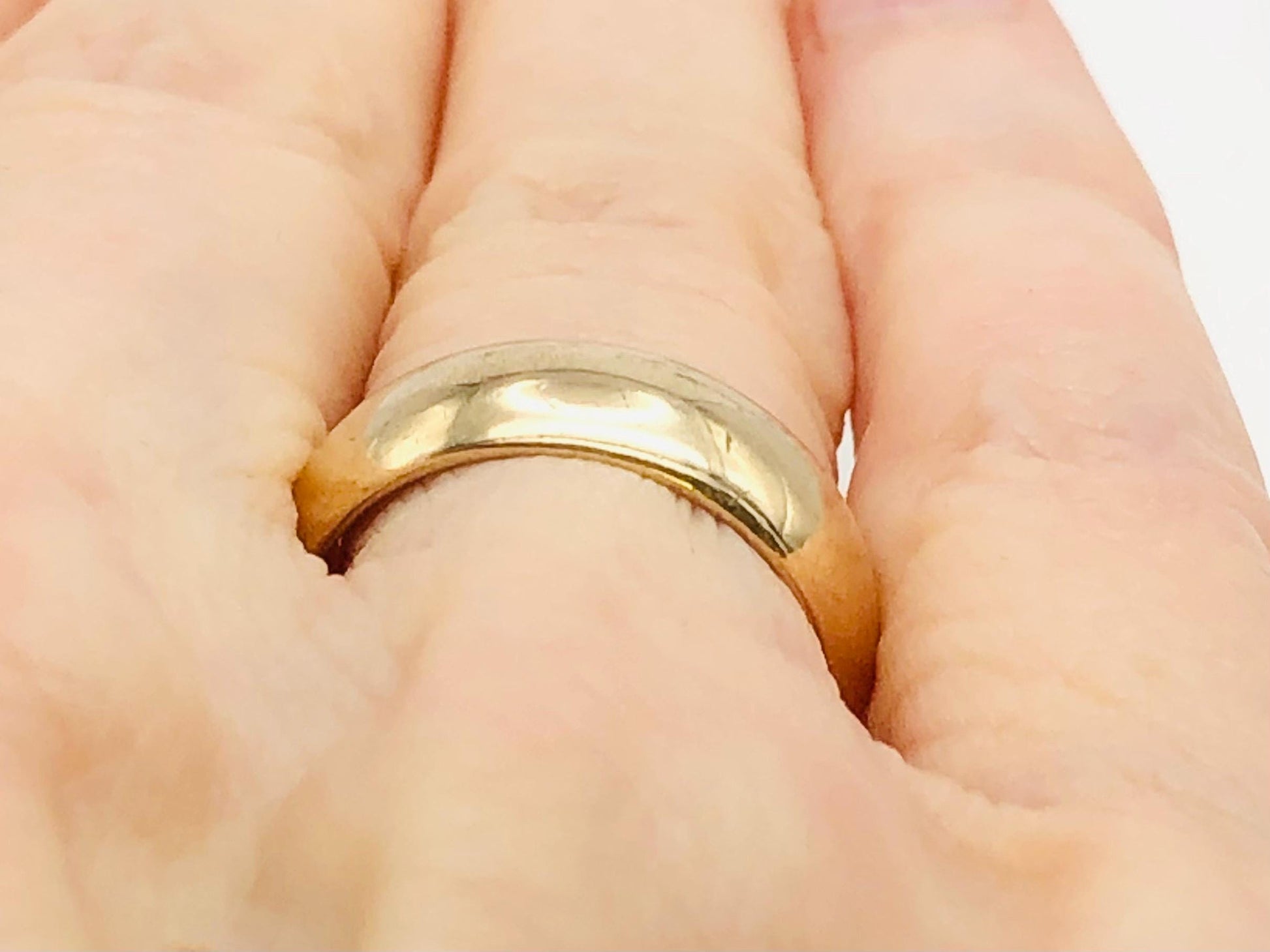 Vintage 14k Solid Yellow Gold 5.9 mm Wide Wedding Band Size 5