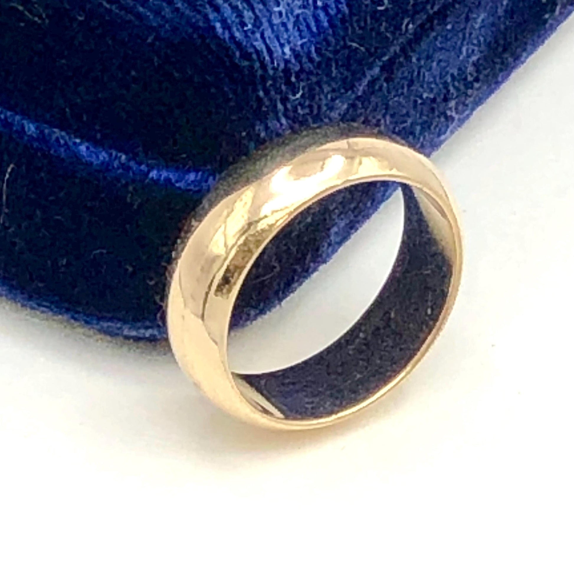 Vintage 14k Solid Yellow Gold 5.9 mm Wide Wedding Band Size 5