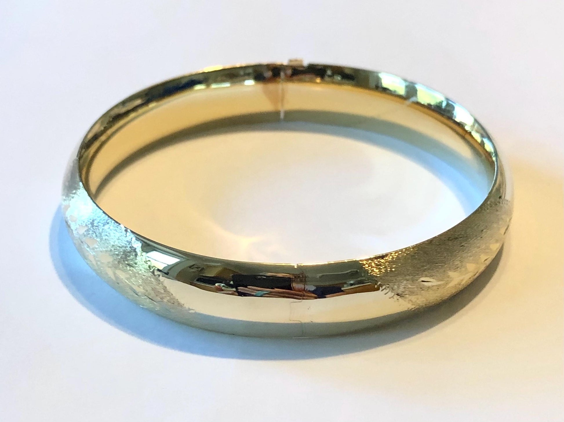 Vintage 14k Yellow Gold Engraved Leaves Hinged Bangle Bracelet, Small Size 6 5/8"