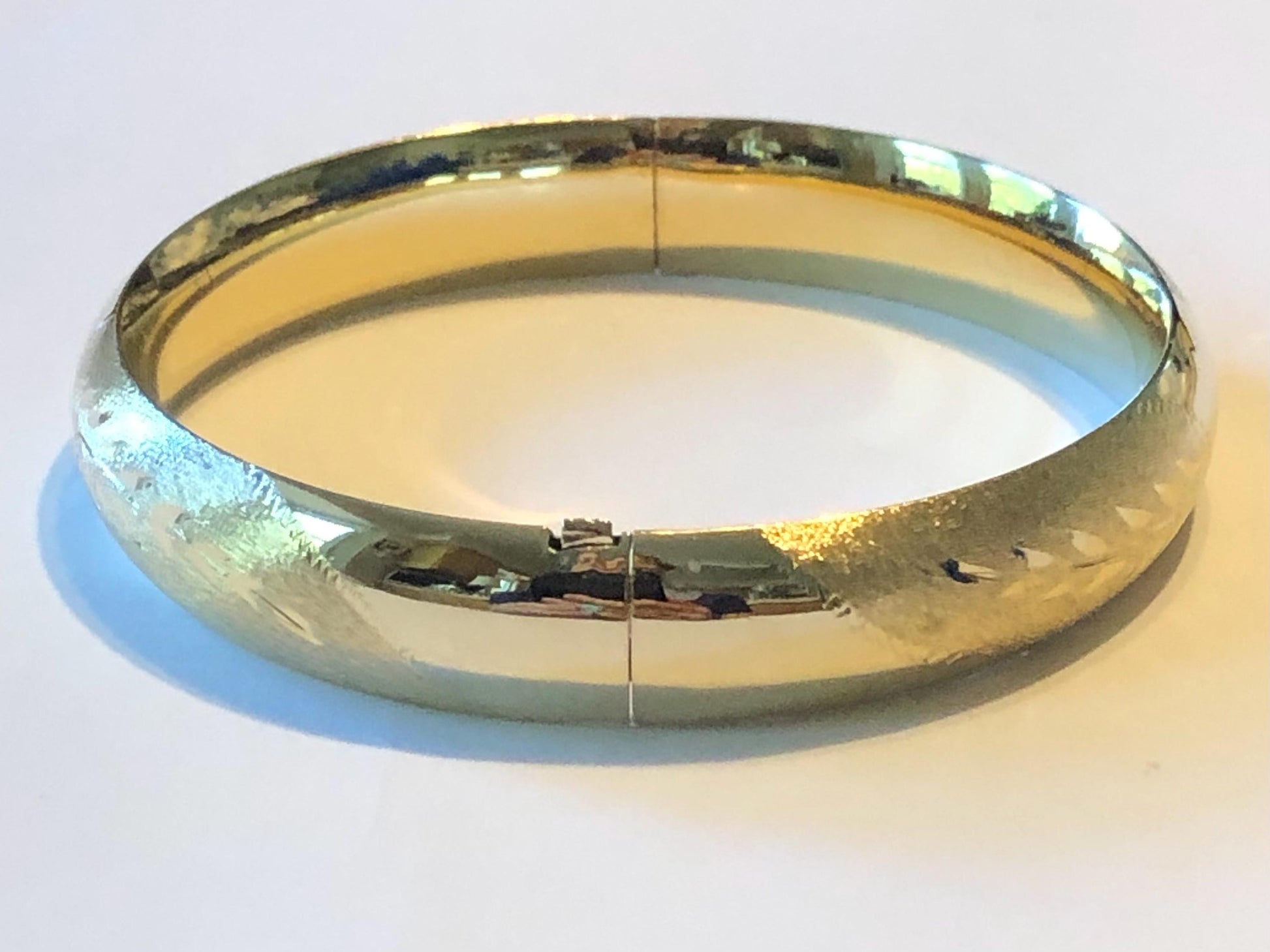 Vintage 14k Yellow Gold Engraved Leaves Hinged Bangle Bracelet, Small Size 6 5/8"