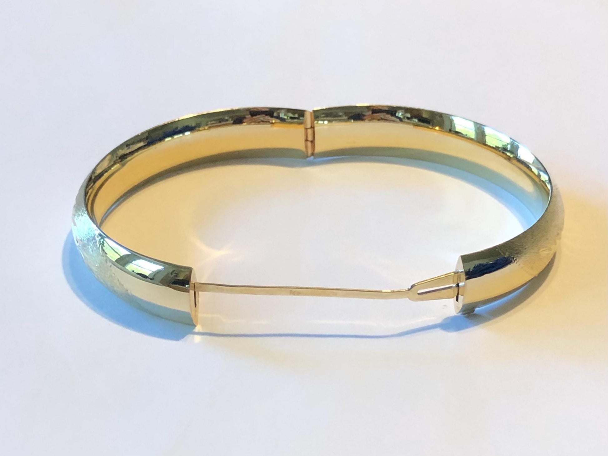 Vintage 14k Yellow Gold Engraved Leaves Hinged Bangle Bracelet, Small Size 6 5/8"