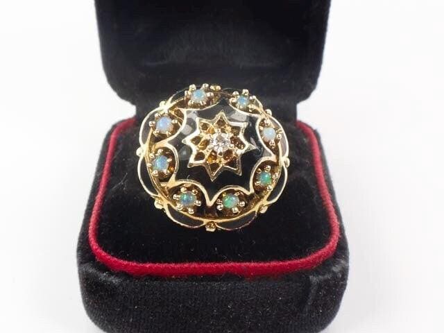 Vintage 14k Yellow Gold Opal Diamond Black Enamel Star Dome Ring (Size 7.25)
