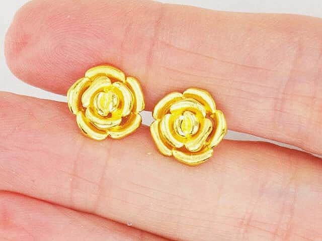 Vintage 21.6k Yellow Gold Rose Stud Earrings