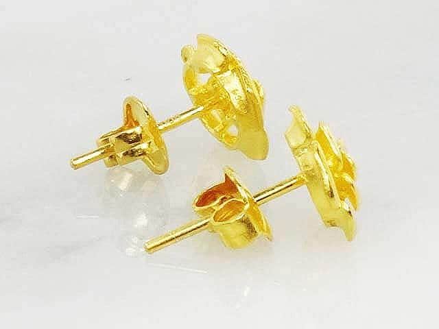 Vintage 21.6k Yellow Gold Rose Stud Earrings