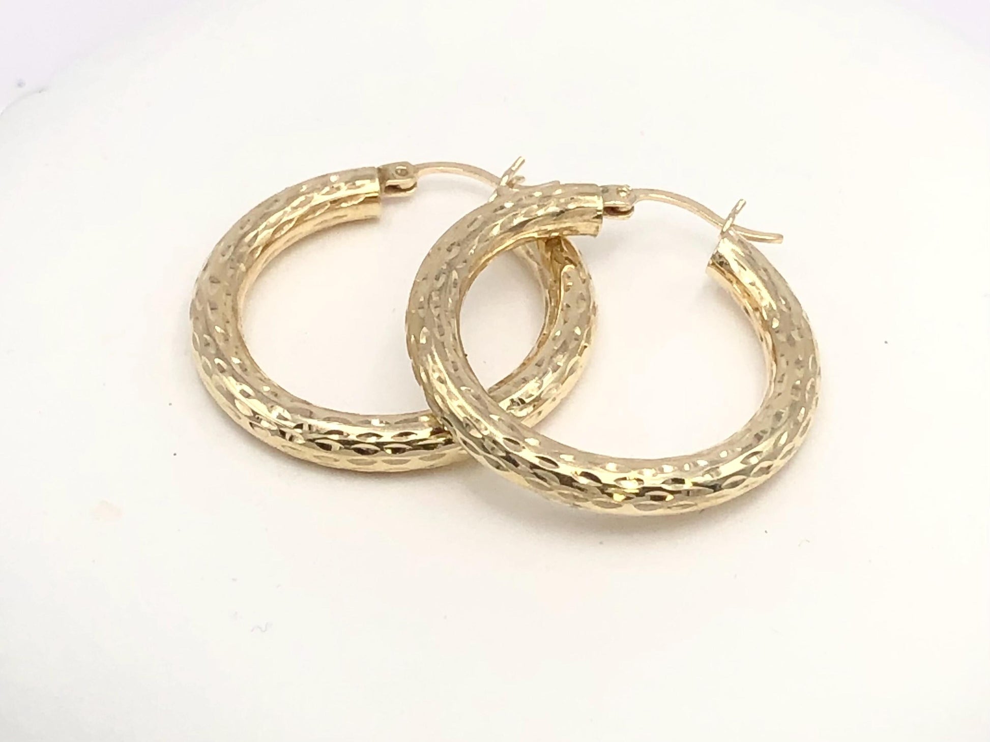 Vintage 14k Yellow Gold Diamond Cut Hoop Earrings: 3.8mm Round Hoops