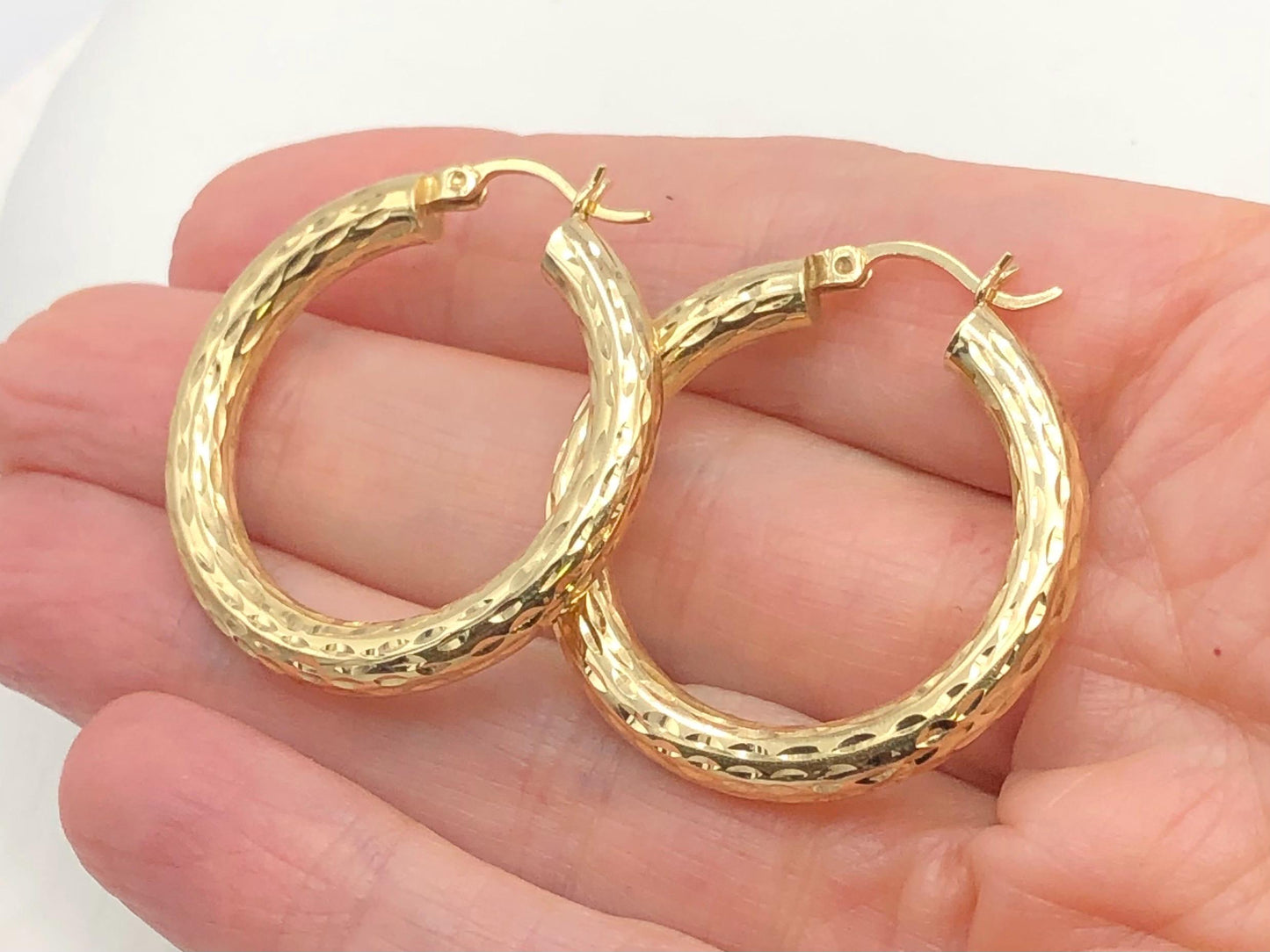 Vintage 14k Yellow Gold Diamond Cut Hoop Earrings: 3.8mm Round Hoops