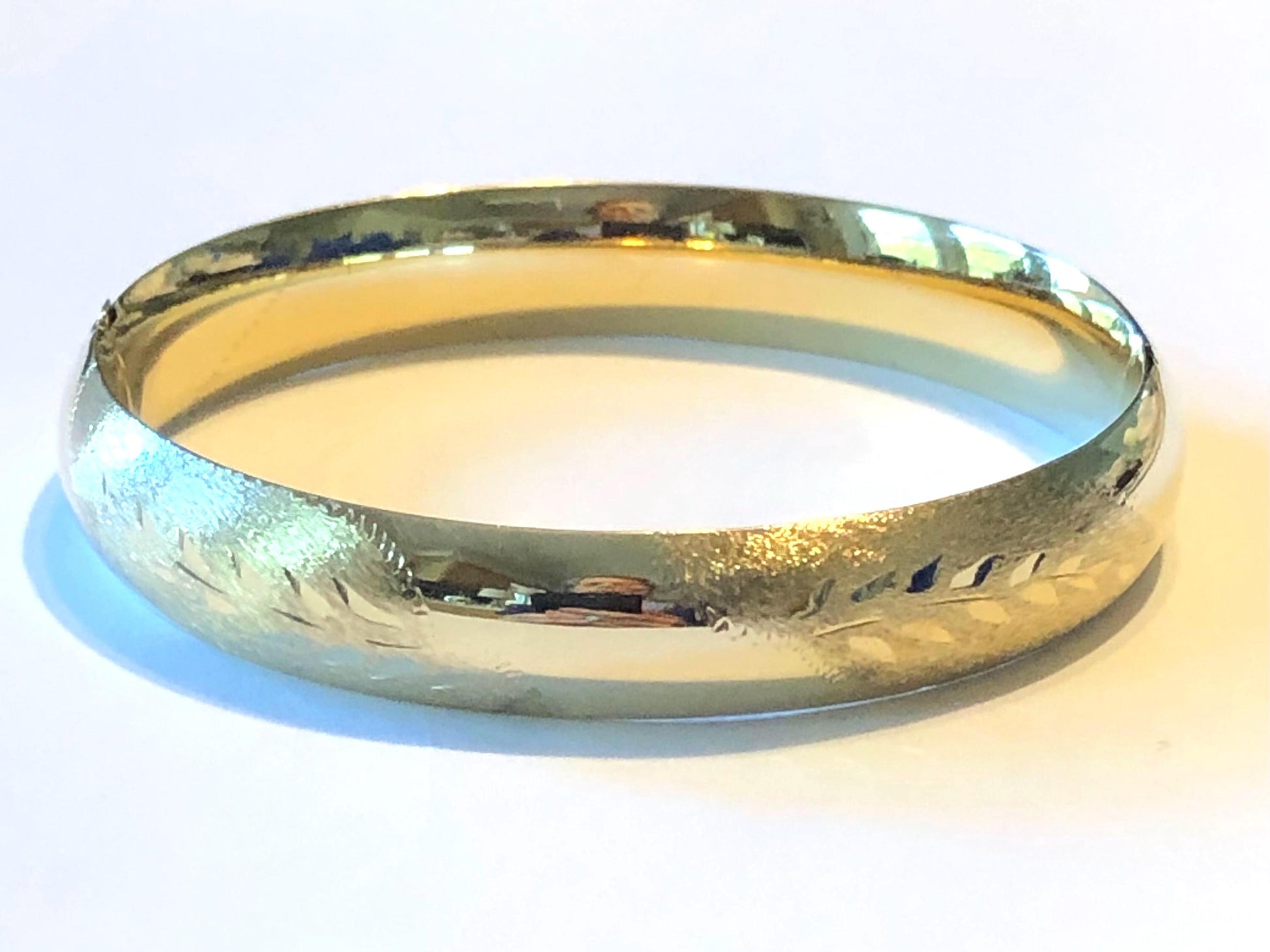 Vintage 14k Yellow Gold Engraved Leaves Hinged Bangle Bracelet, Small Size 6 5/8"