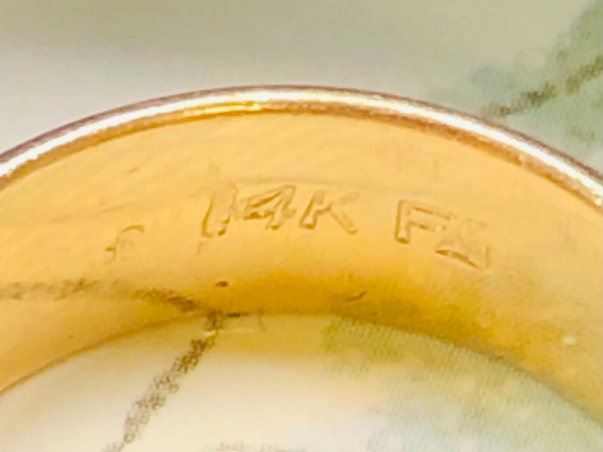 Vintage 14k Solid Yellow Gold 5.9 mm Wide Wedding Band Size 5