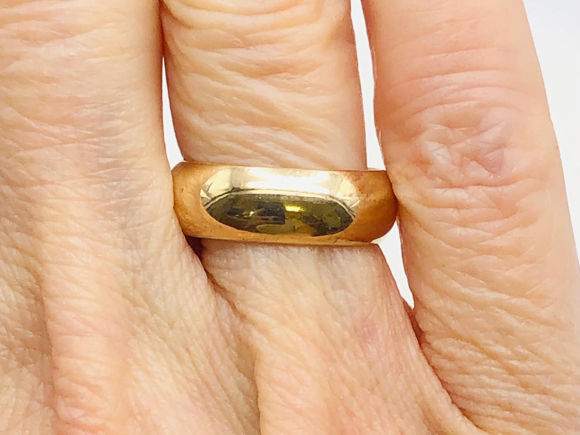 Vintage 14k Solid Yellow Gold 5.9 mm Wide Wedding Band Size 5