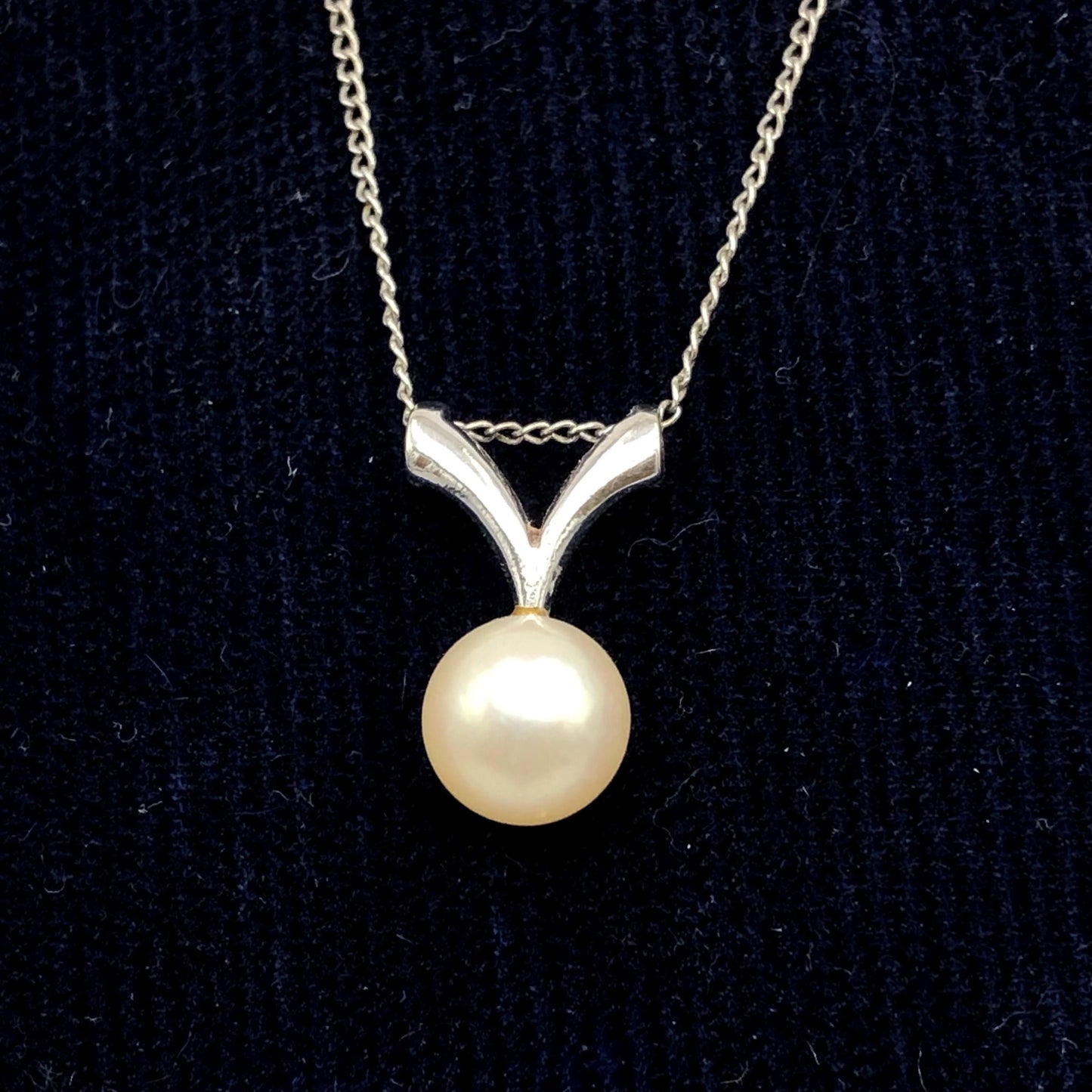 White Gold Pearl Pendant Necklace - Vintage Simple 14k Choker - Bridal Fine Jewelry - Circa 1960's - 6.2 mm 15.25"