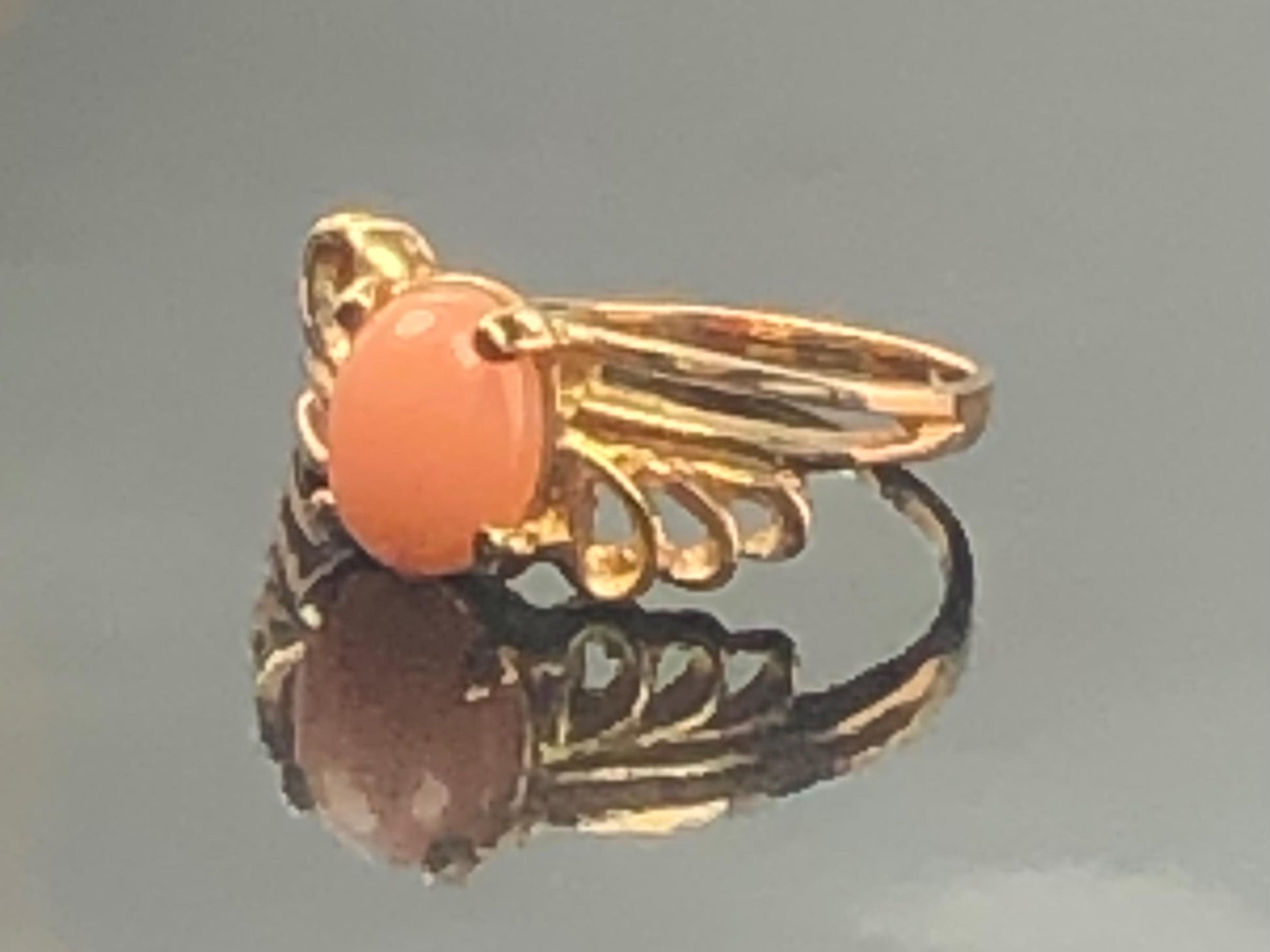 Vintage 14k Yellow Gold Orange Salmon Coral Ring - Size 6