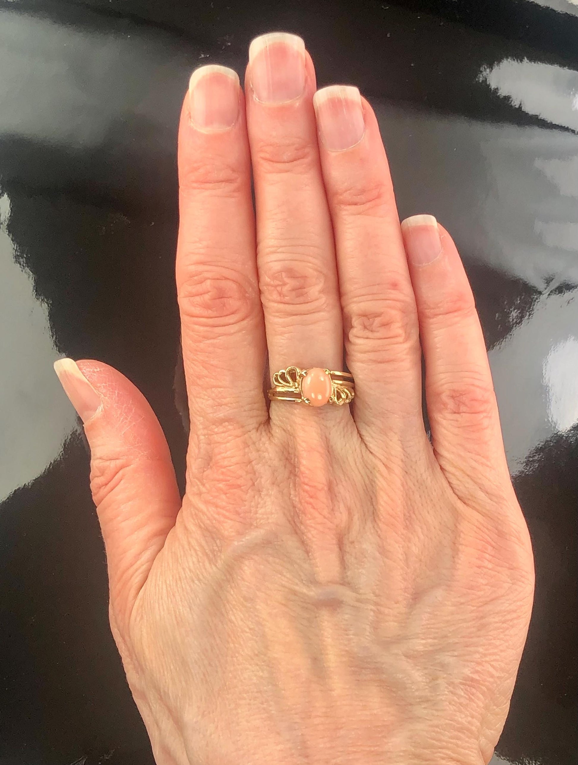 Vintage 14k Yellow Gold Orange Salmon Coral Ring - Size 6