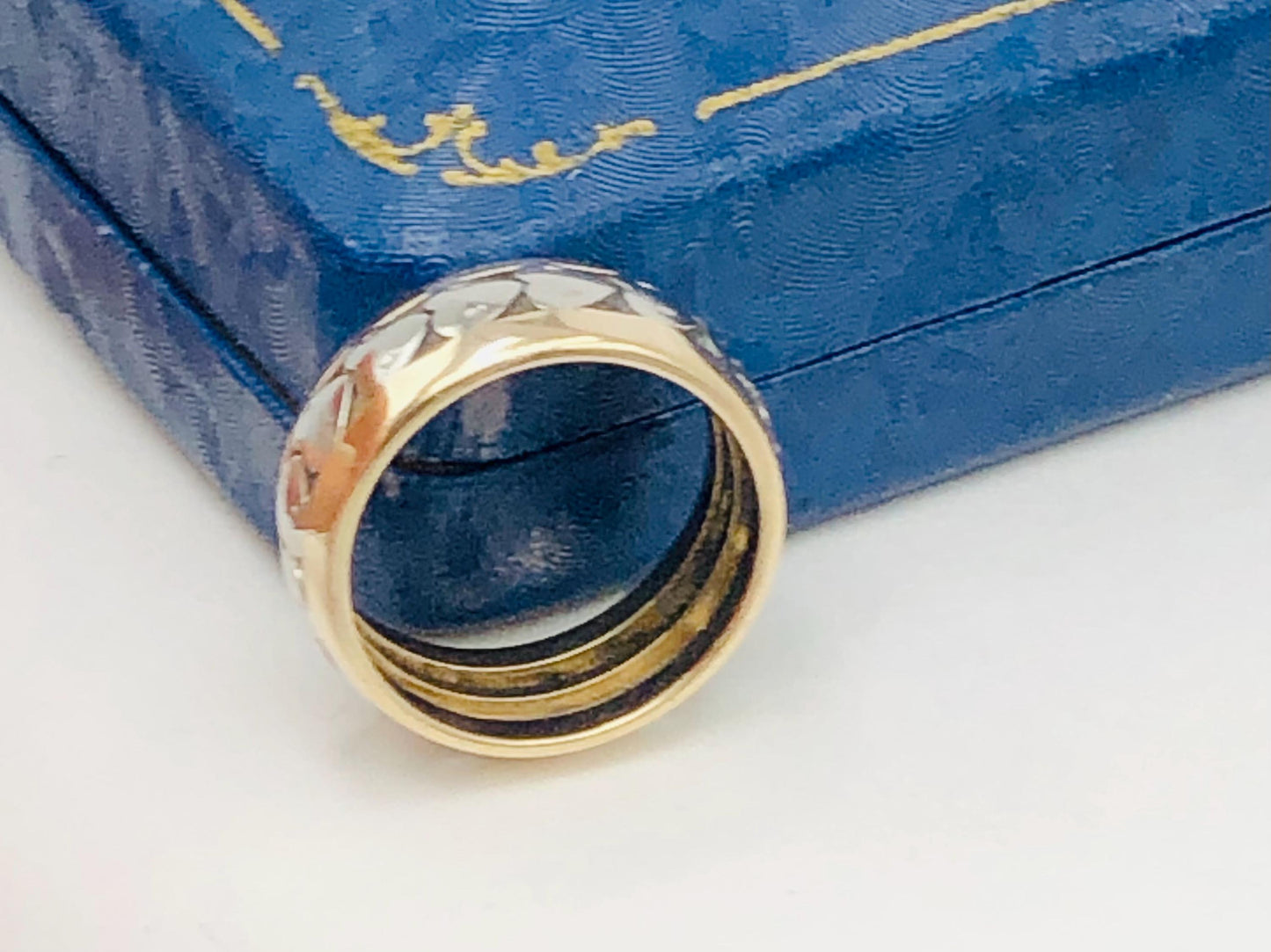 Vintage 14k Gold Hearts Wedding Band - 7.7 MM Wide Two Tone Heart Ring - Size 6.25