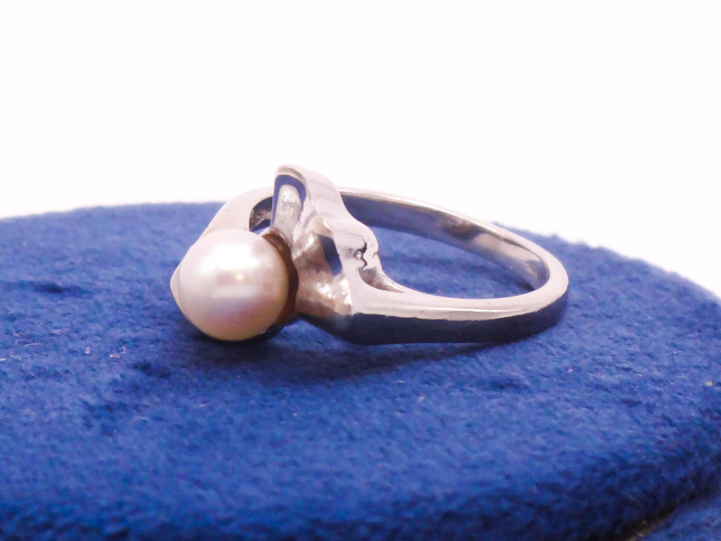 Vintage 14k White Gold White Cultured Pearl Ring Modern Style June Birthstone Ring Size 5.5