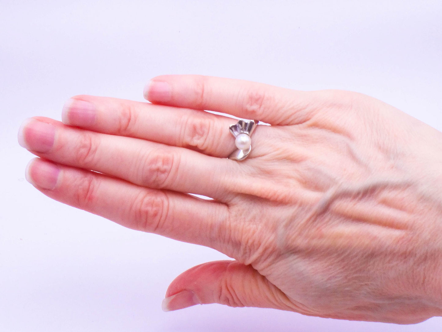 Vintage 14k White Gold White Cultured Pearl Ring Modern Style June Birthstone Ring Size 5.5